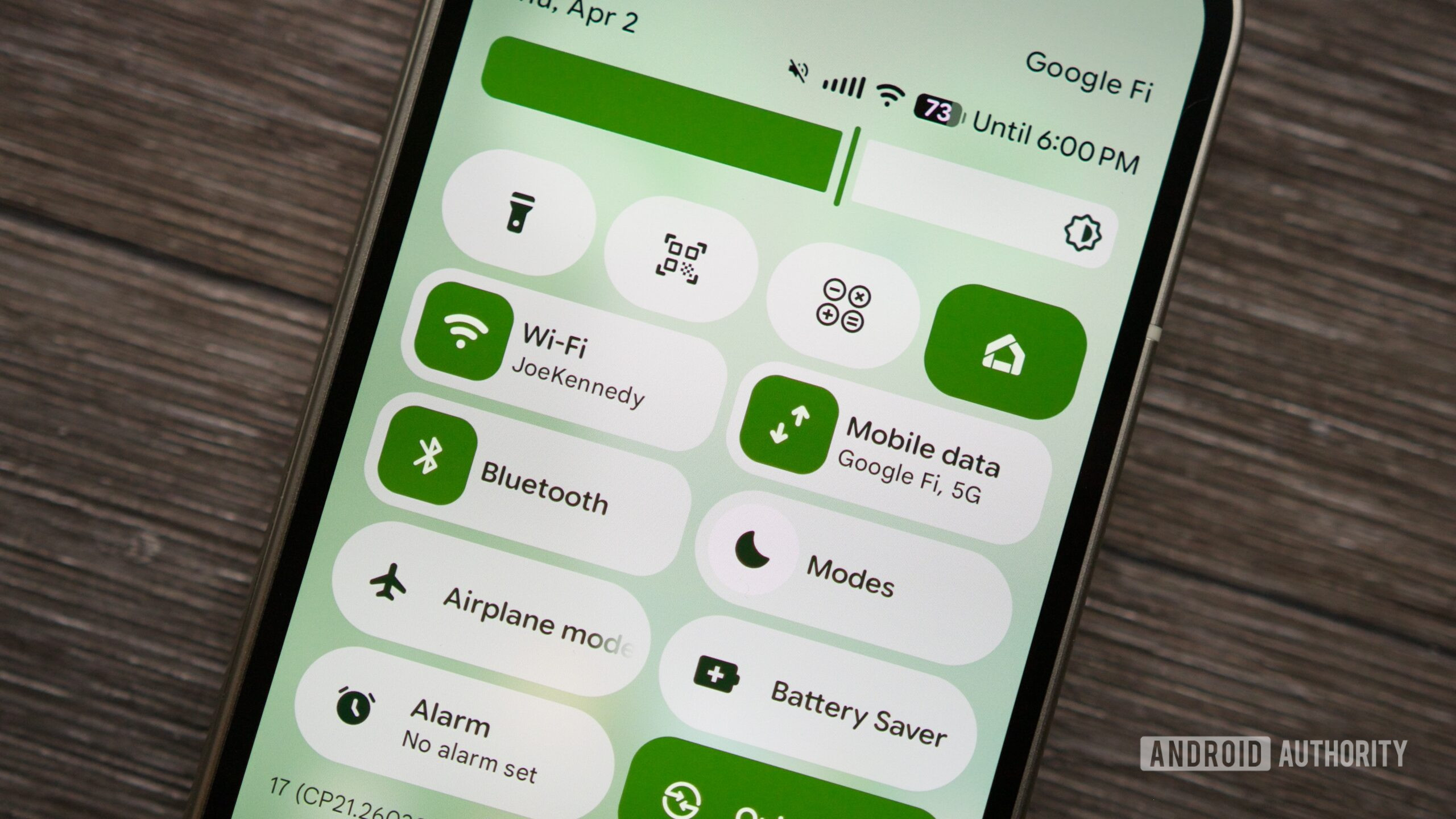 Wi-Fi and mobile data Quick Settings toggles in Android 17 Beta 3.
