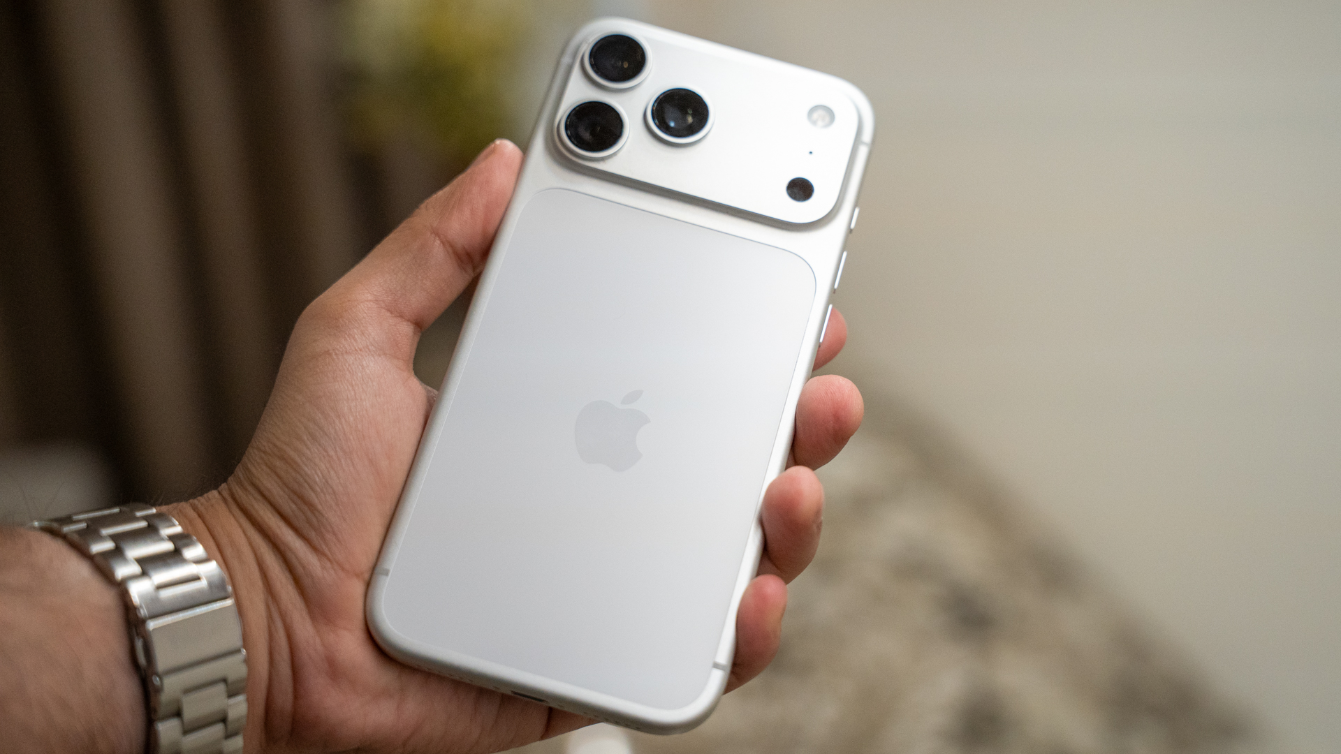 iPhone 17 pro rear panel