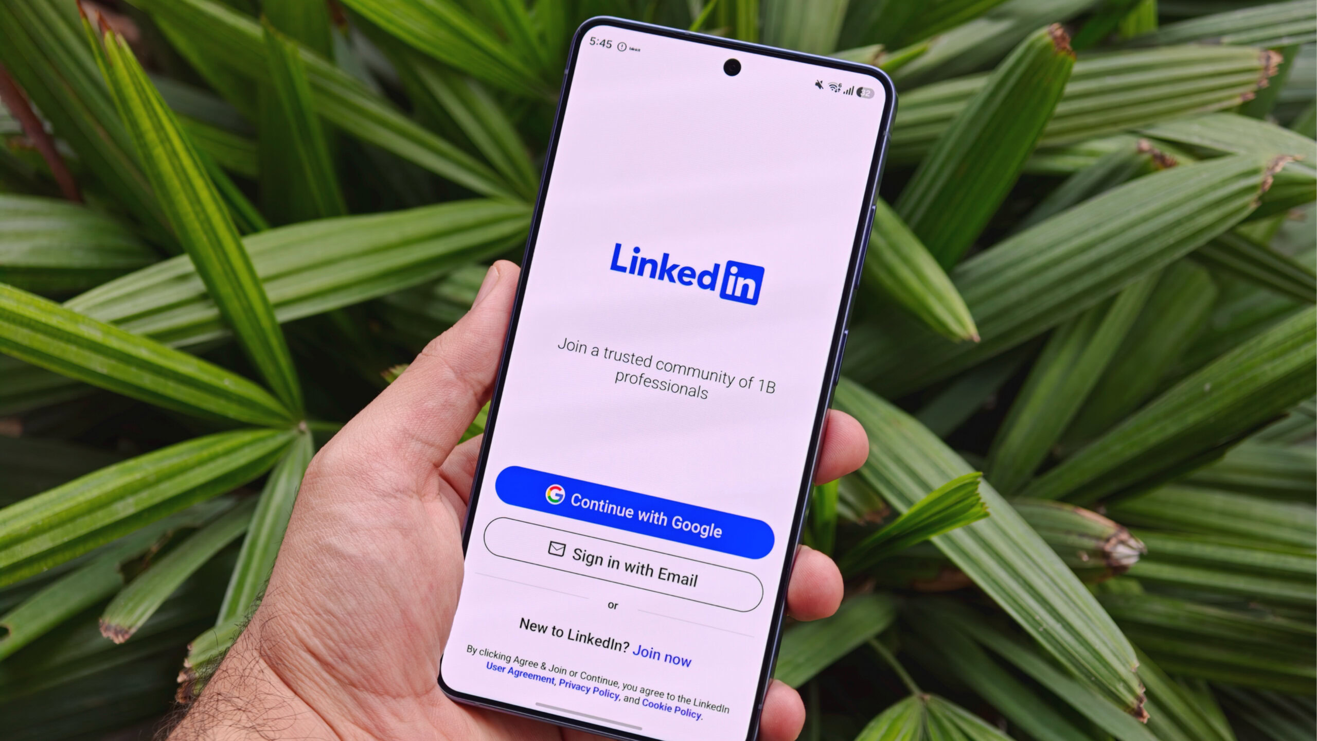 LinkedIn app loading on a Galaxy S26 Ultra