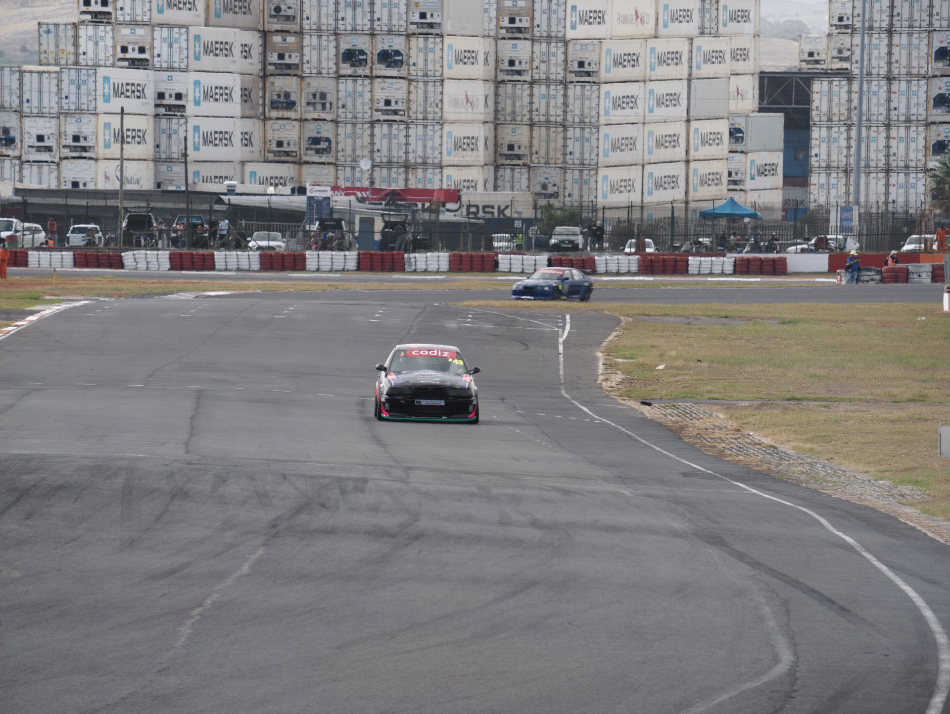 vivo X300 Ultra black BMW 400mm scaled