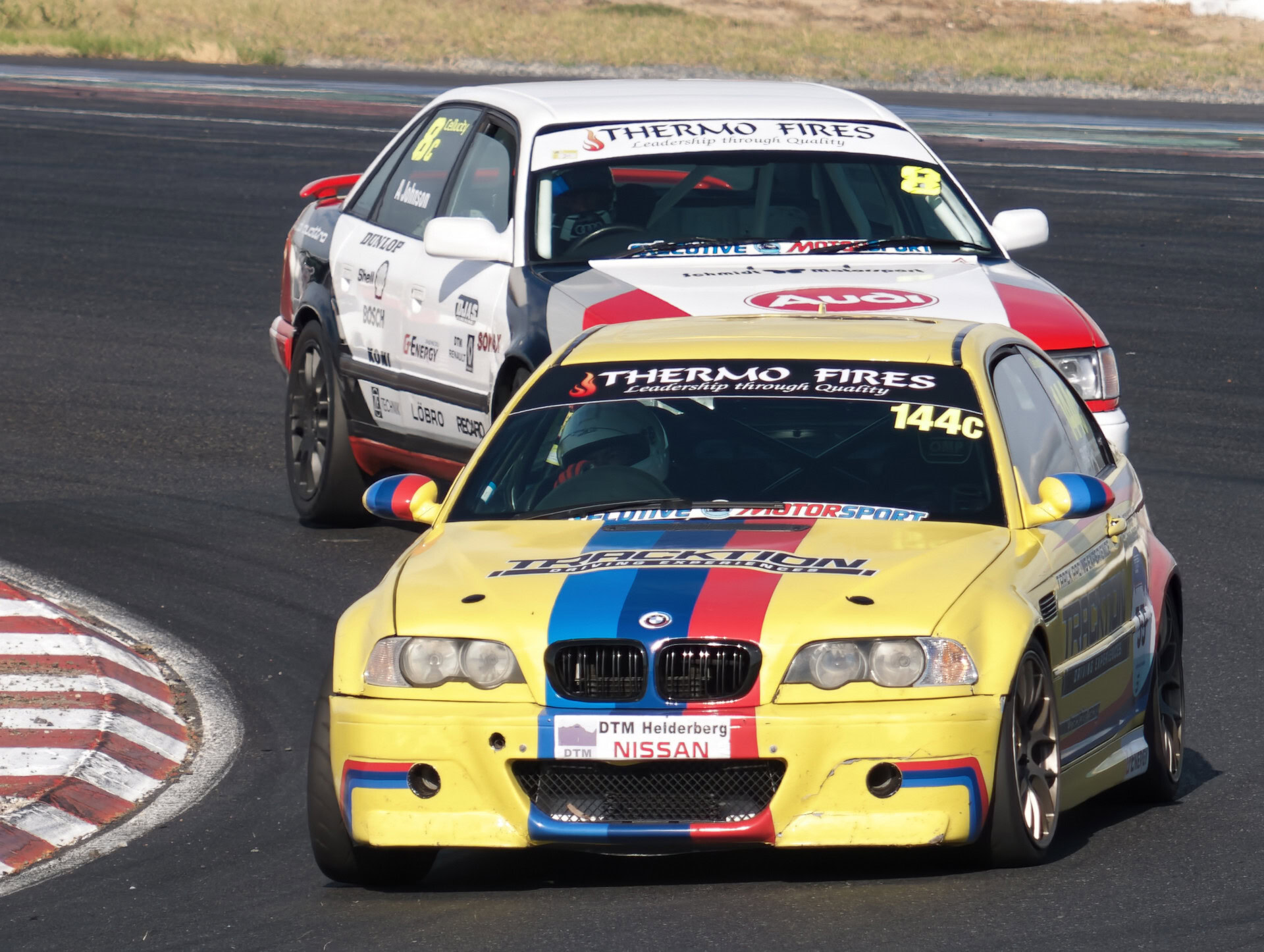 vivo X300 Ultra colorful BMW race car 800mm