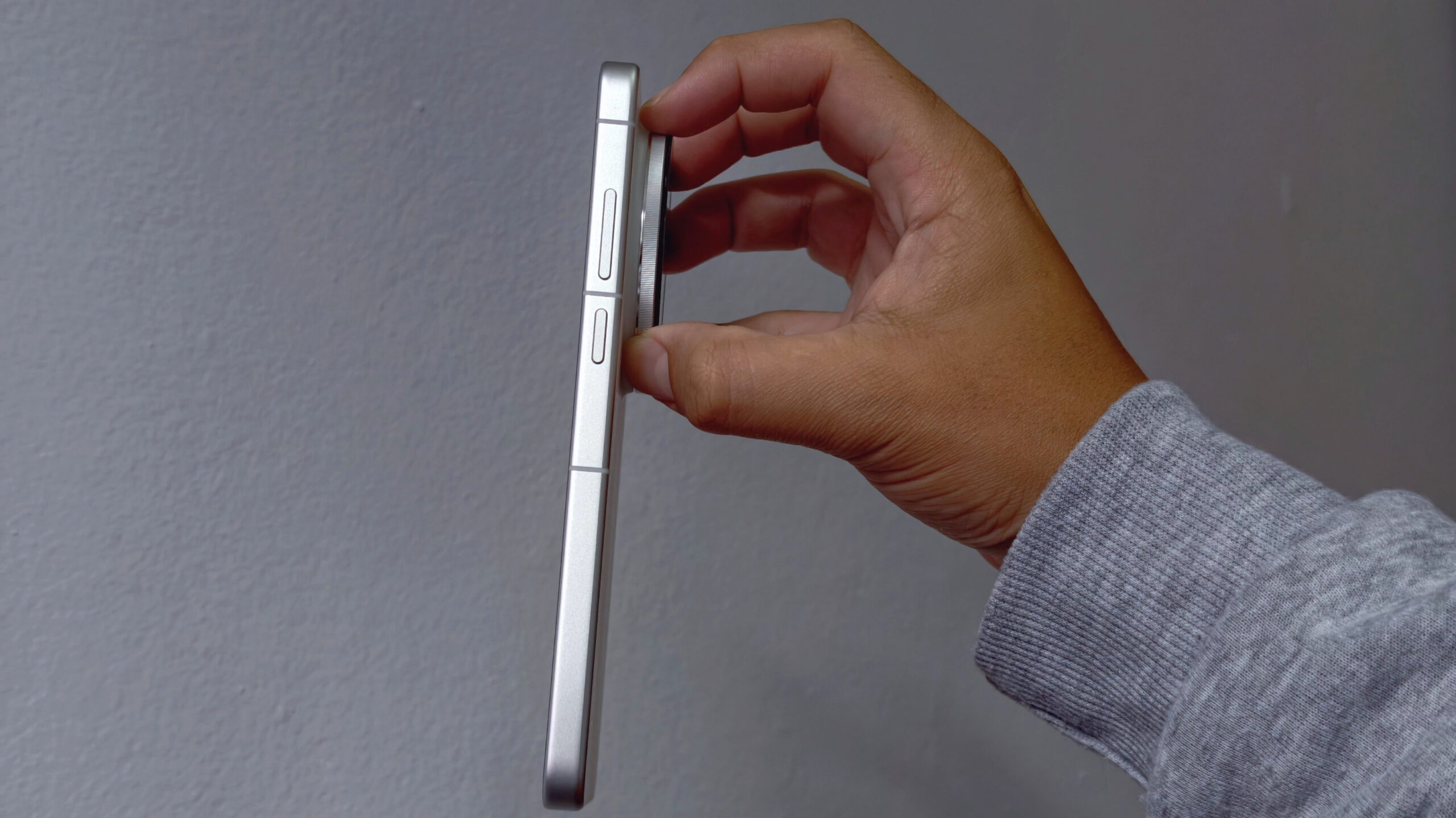 vivo X300 Ultra held by camera bump 1