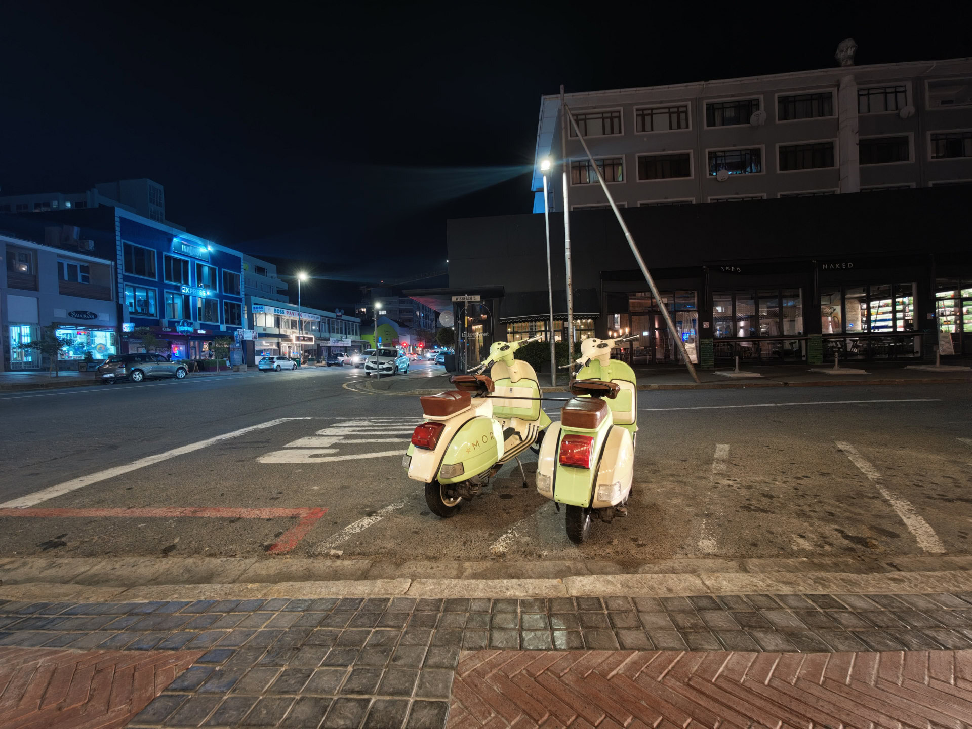 vivo X300 Ultra scooters at night ultrawide scaled