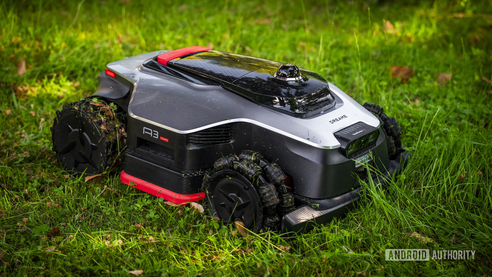AA Dreame A3 AWD 3500 6 roboticmower mowing lawn hero shot AA Dreame A3 AWD 3500 6 roboticmower mowing lawn hero shot