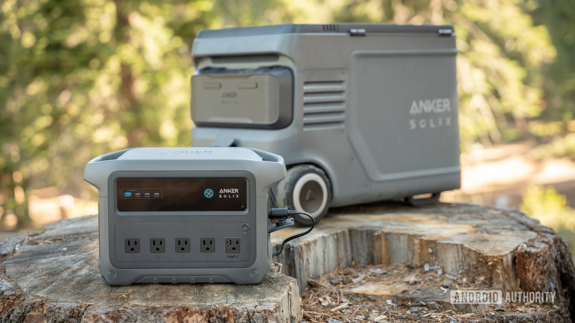 Anker SOLIX C1000 Gen 2 next to EverFrost 2 40L3