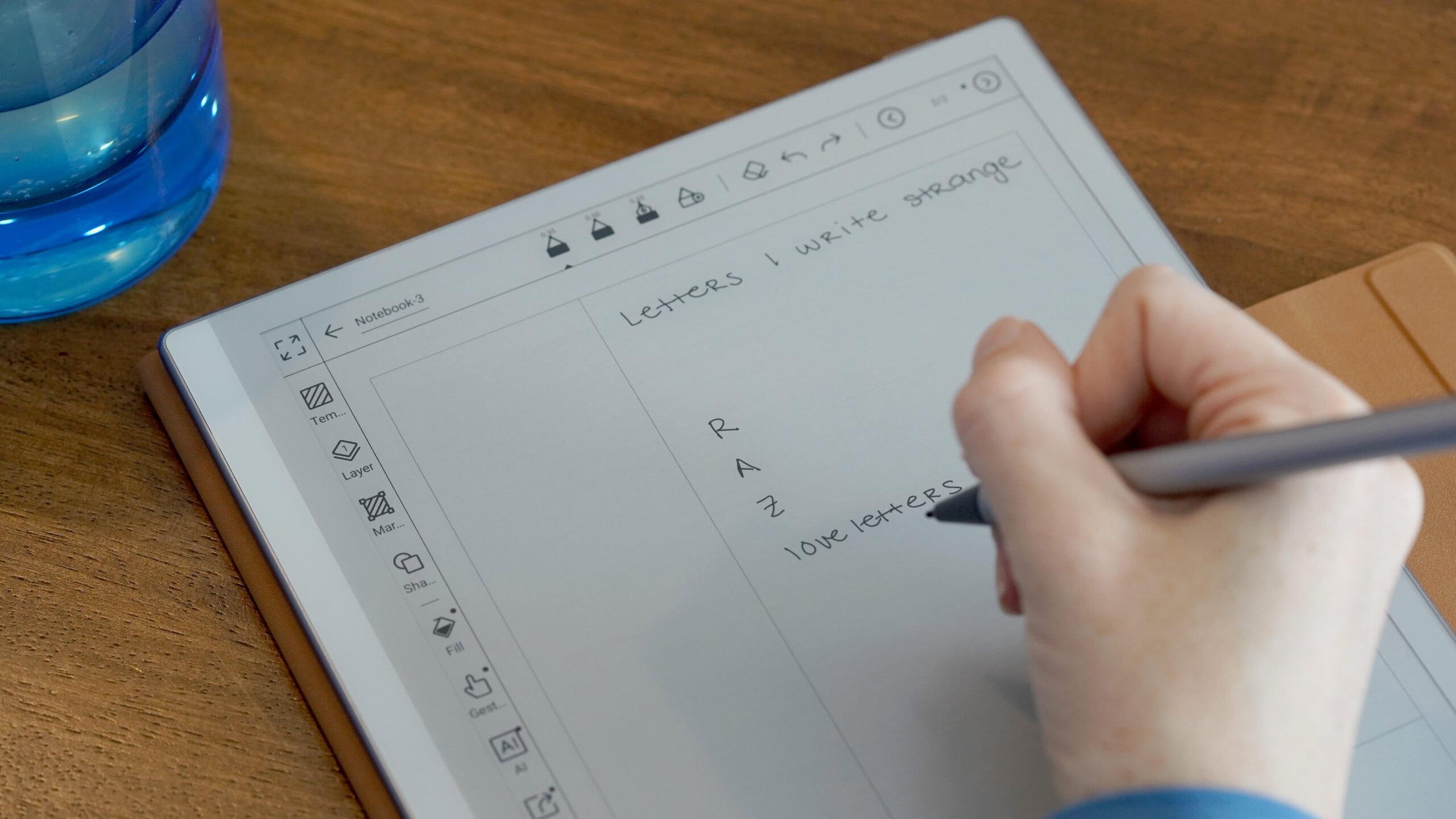 A user takes notes on their Boox Go 10.3 Gen 2.