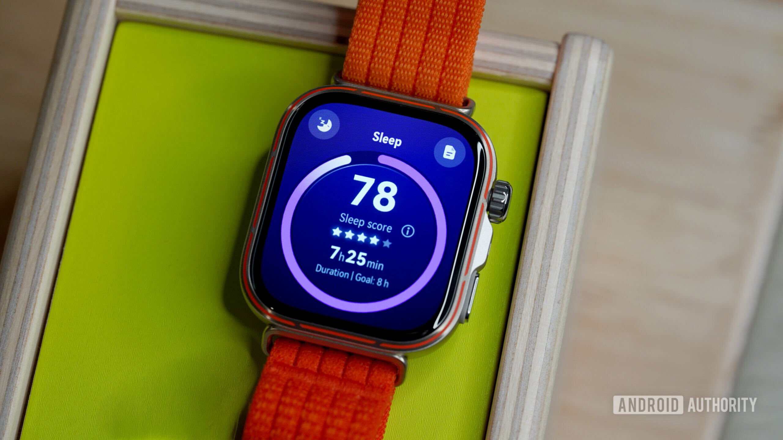 A HUAWEI Watch Fit 5 Pro displays a user's sleep data.