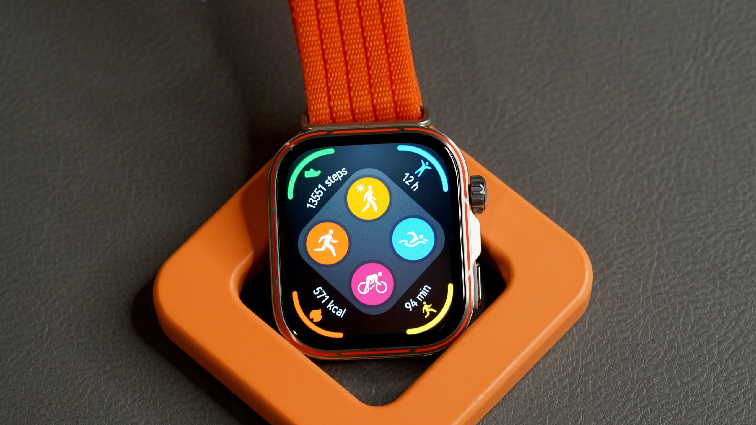 A HUAWEI Watch Fit 5 Pro displays the workout screen.