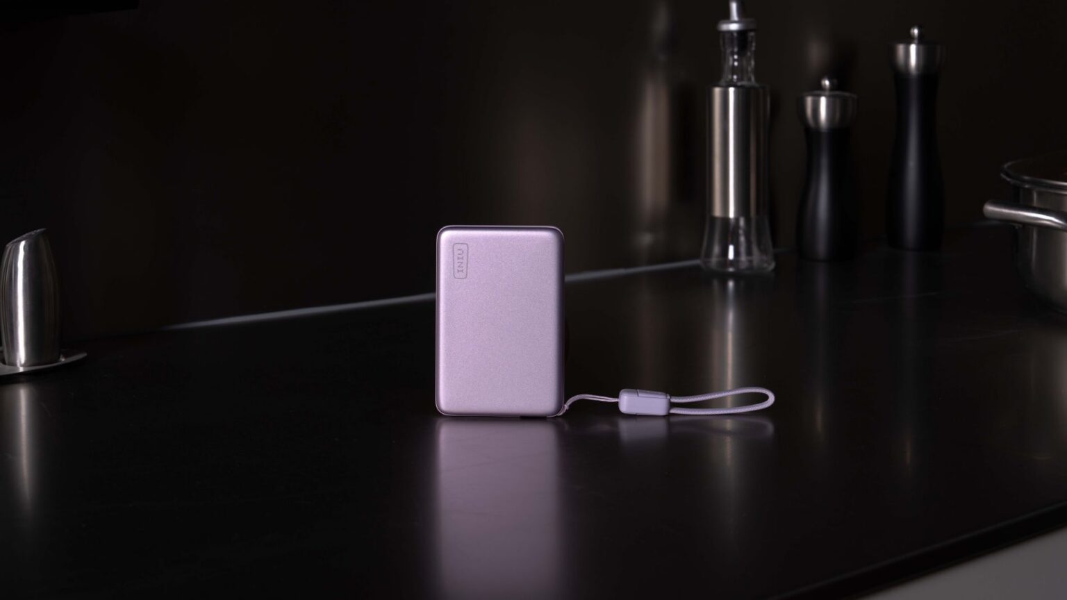 INIU SnapGo Air power bank in lilac