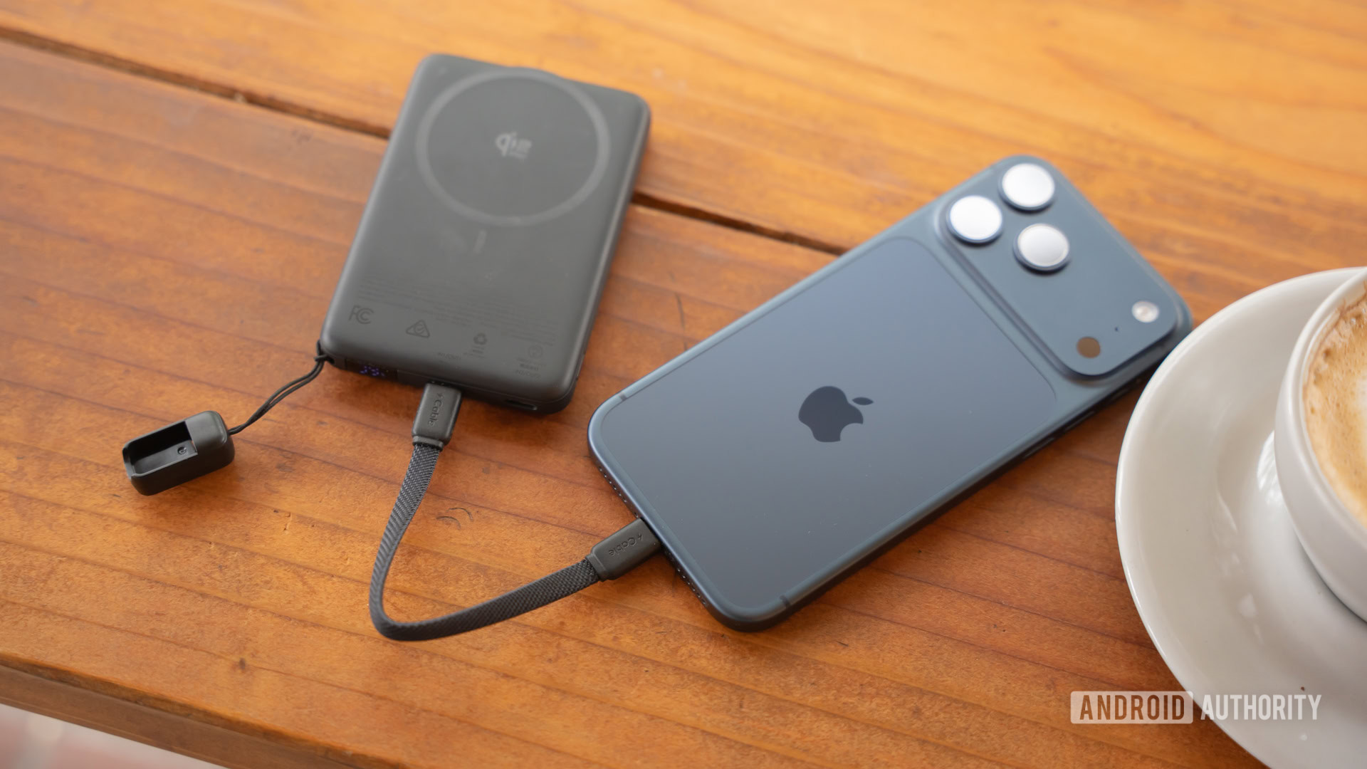 INIU SnapGo Air Magsafe Power Bank ports 2