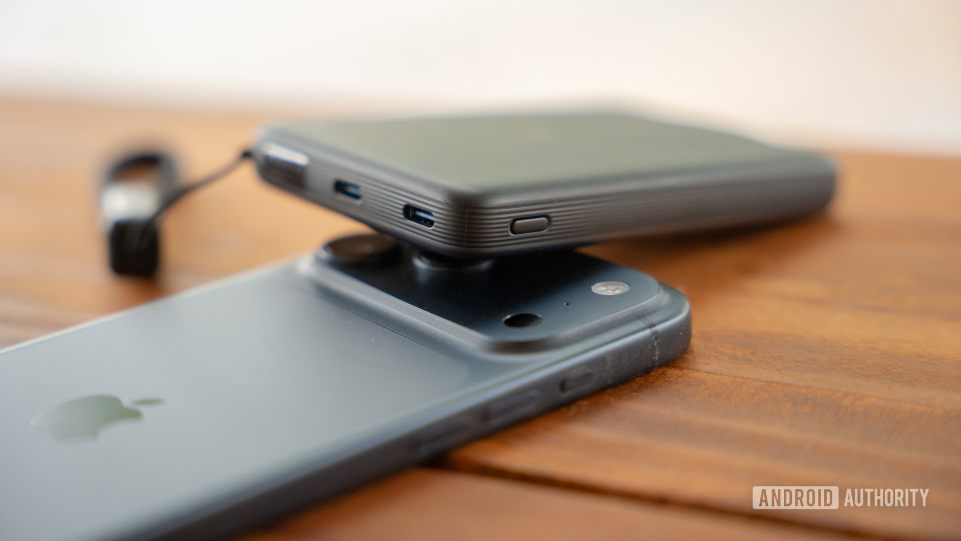 INIU SnapGo Air Magsafe Power Bank ports 5