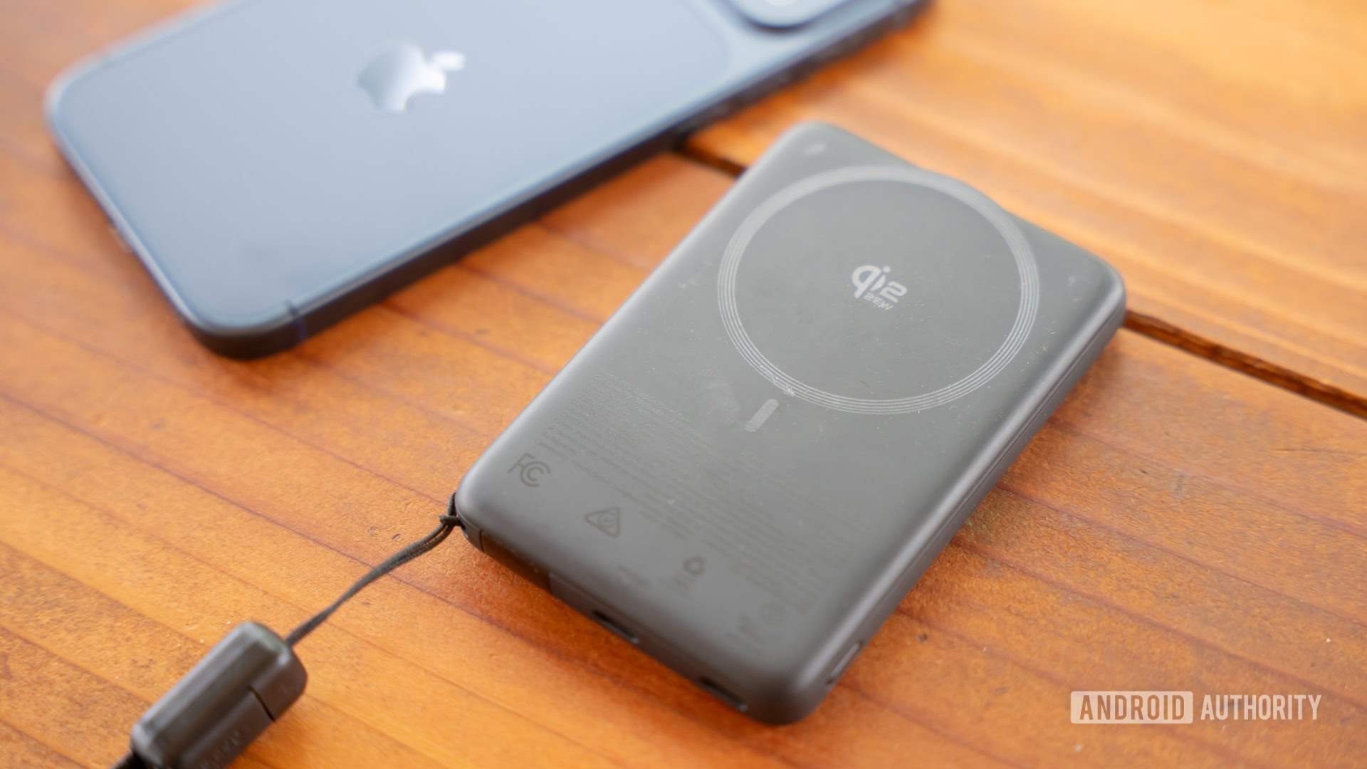 INIU SnapGo Air Magsafe Power Bank wireless charging side