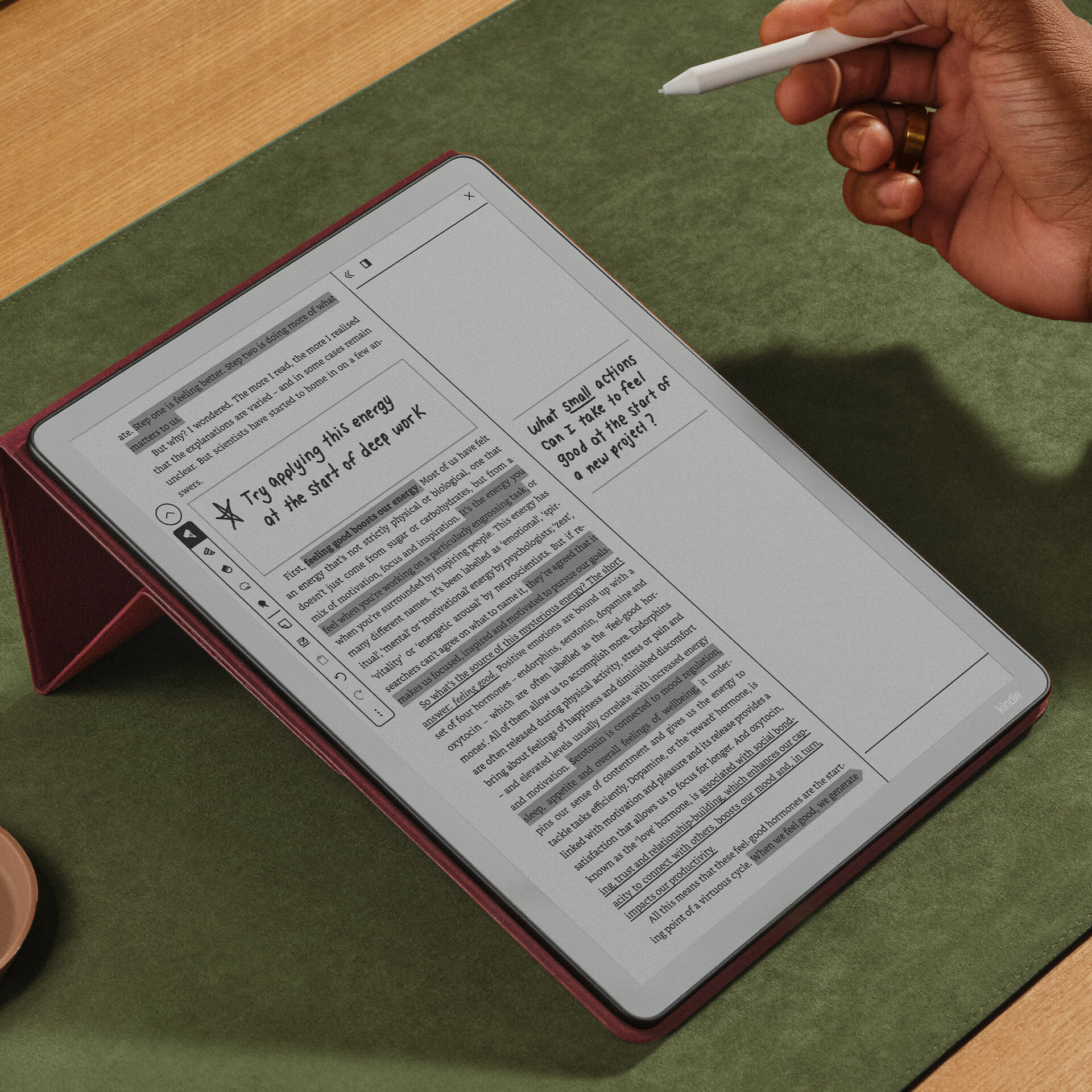 Kindle Scribe Without Front Light Press Image 2