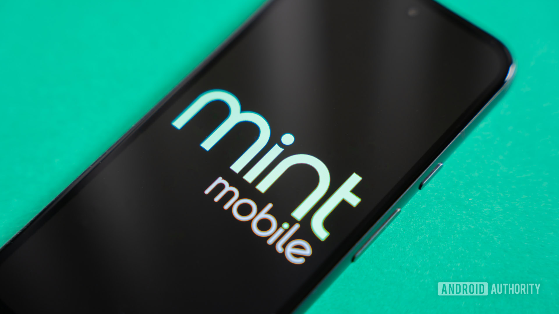 Mint Mobile logo on phone stock photo 5