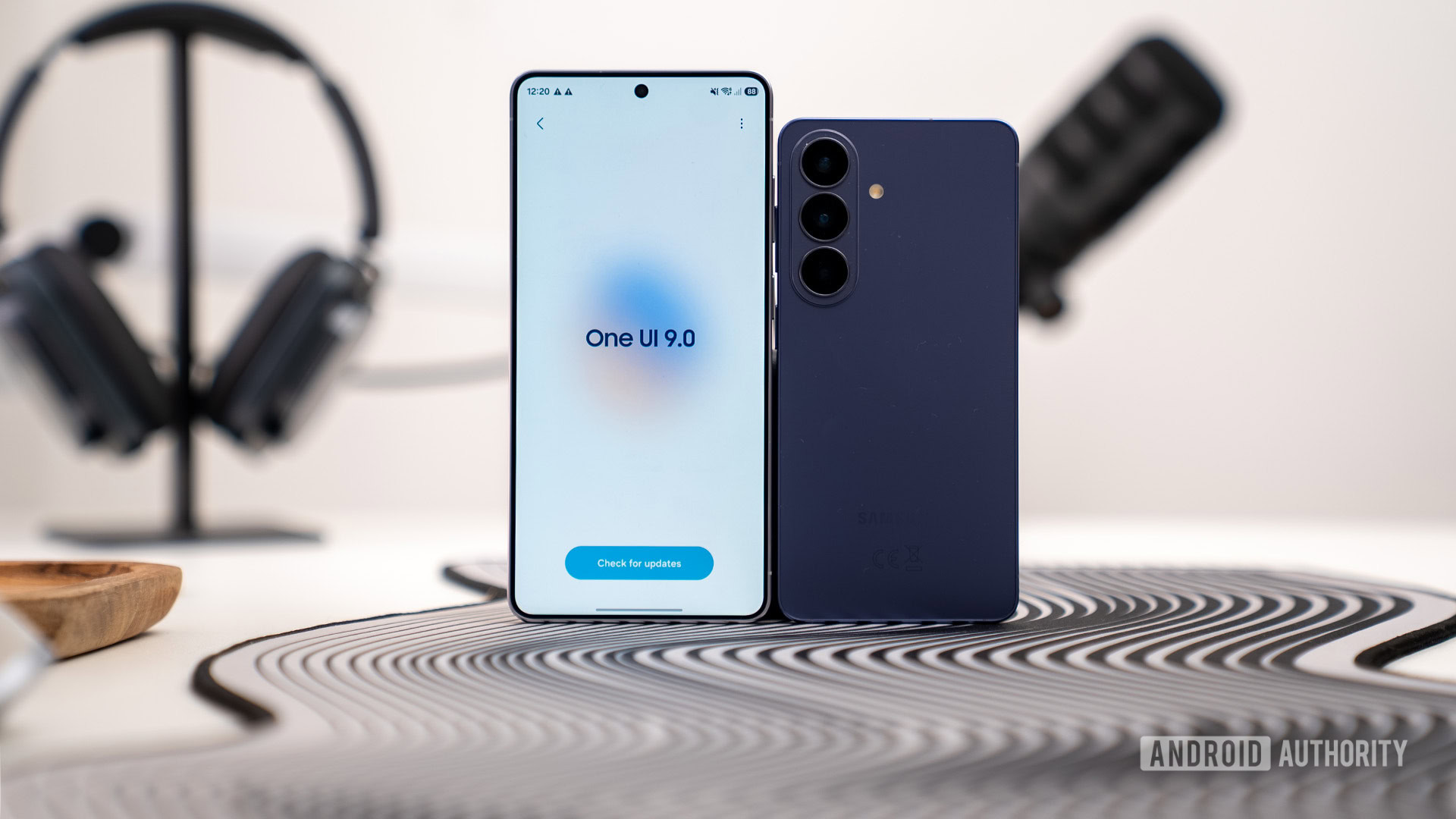 Samsung Bixby lift-to-talk appears closer to reali