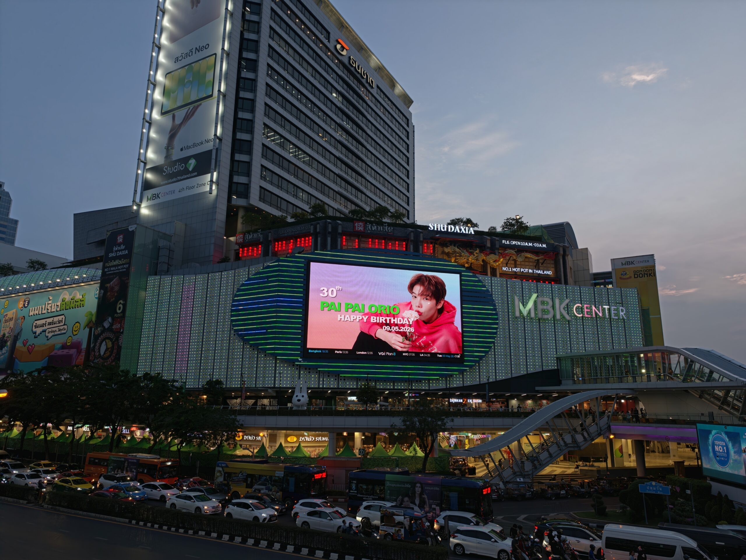 Shot of a Mall in Bangkok taken through OPPO Find X9 Ultra