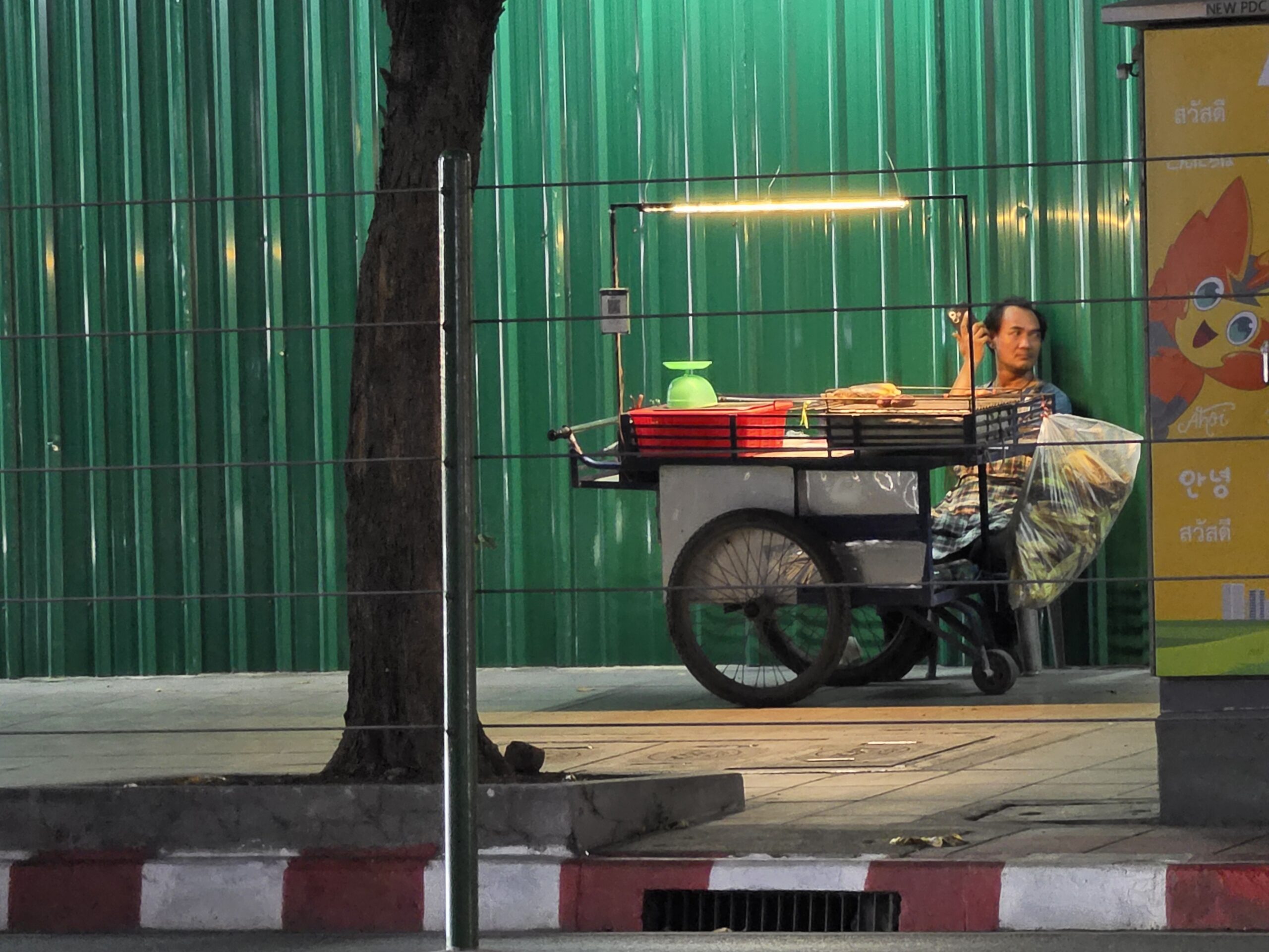 Shot of a street vendor taken at night through Samsung Galaxy S26 Ultra