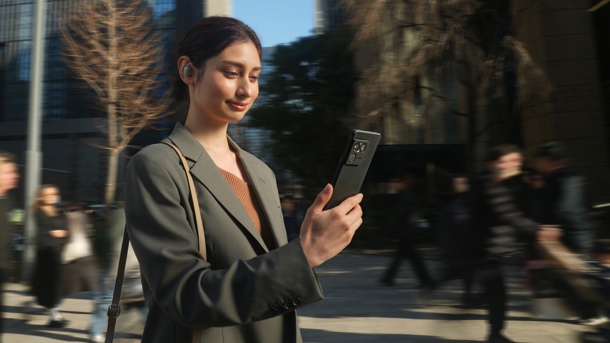 SONY XPERIA 1 viii cropped street