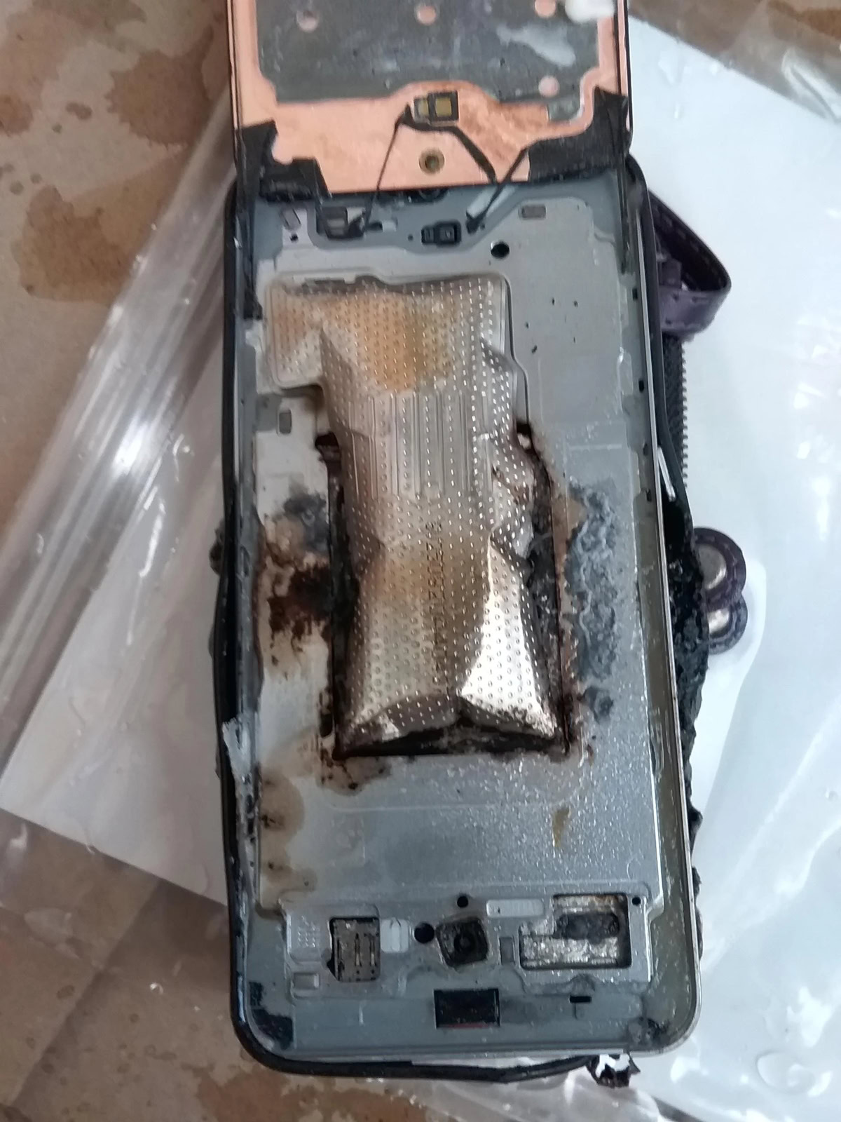 Samsung Galaxy S25 FE explosion 4