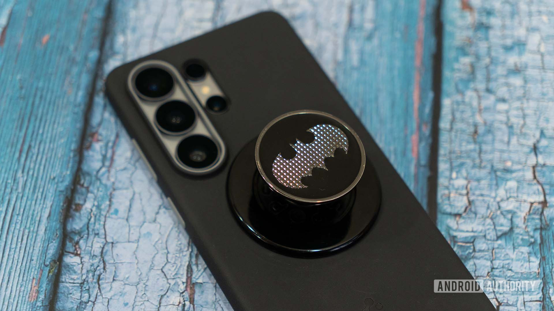 As a mobile expert, these are 5 popular smartphone accessories I don’t recommend buying