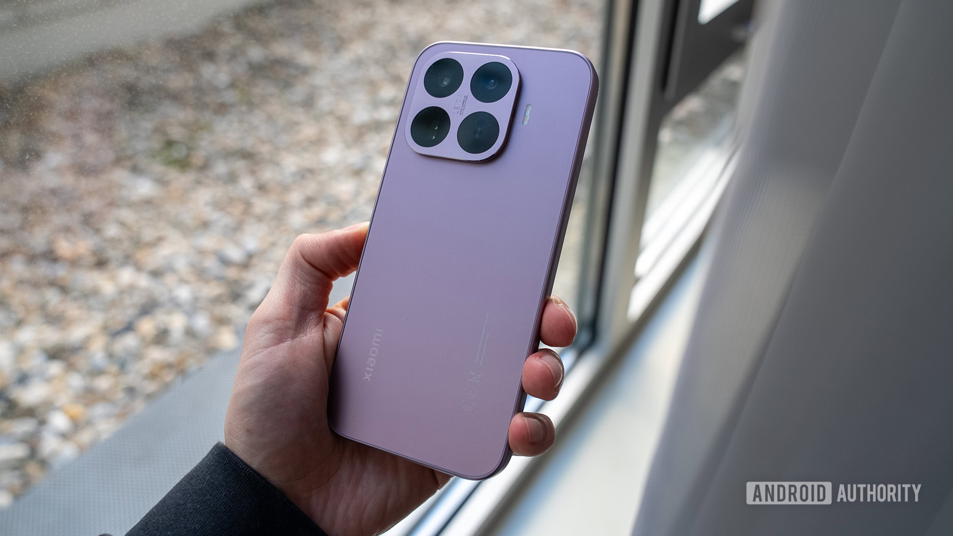 Xiaomi 17T in hand