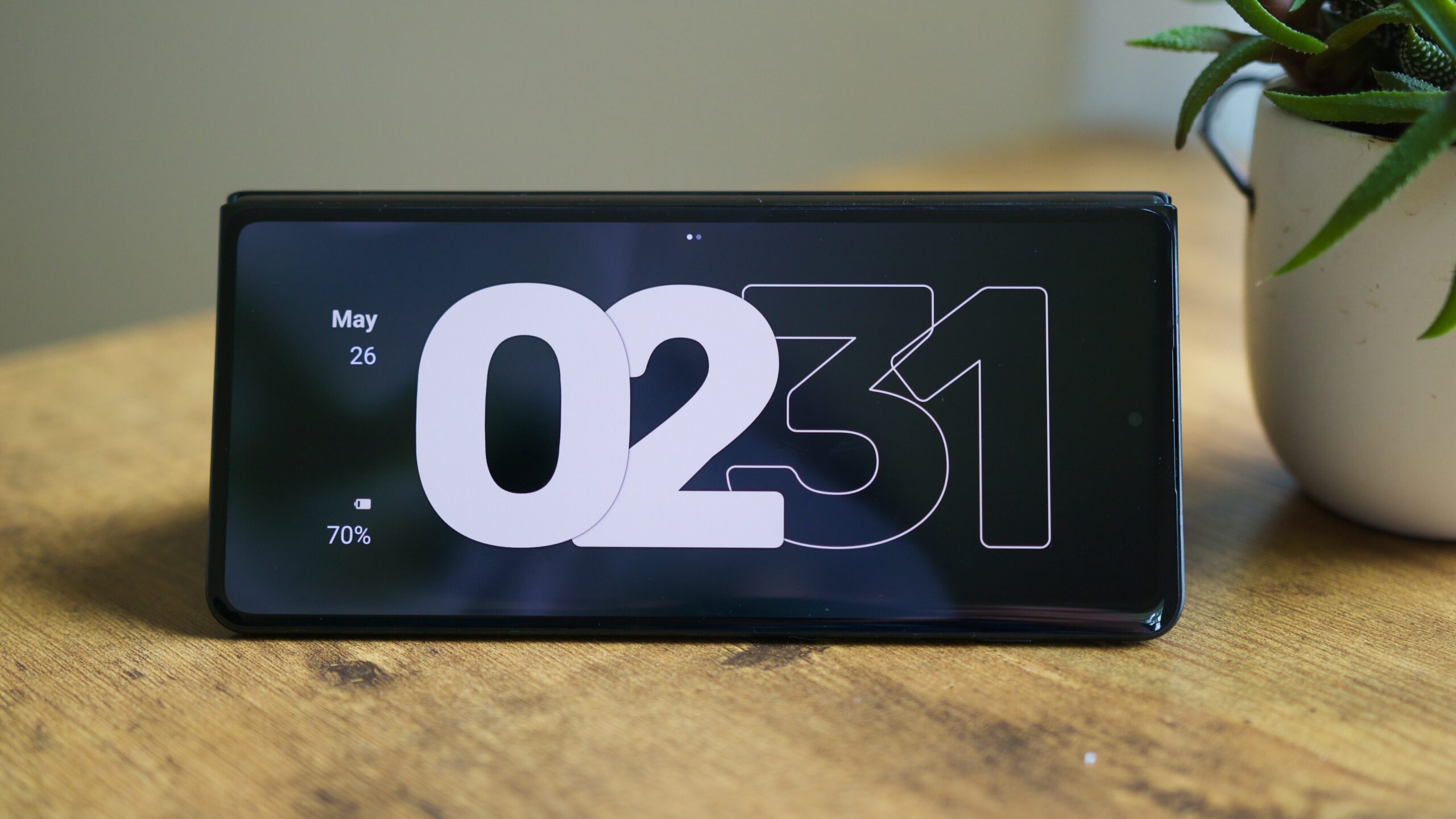 Desk display mode on the Motorola Razr Fold.