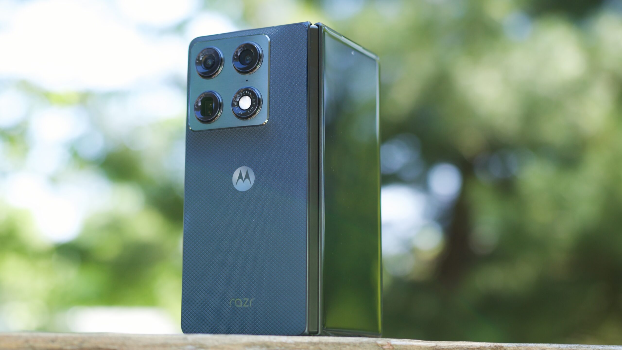 motorola razr fold review standing back