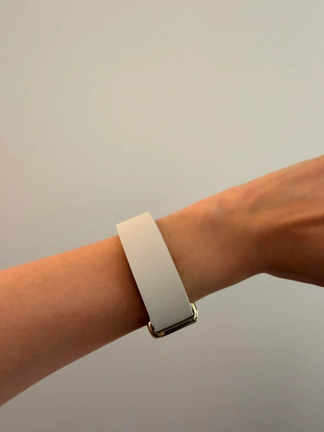 Google Fitbit Air on small wrist