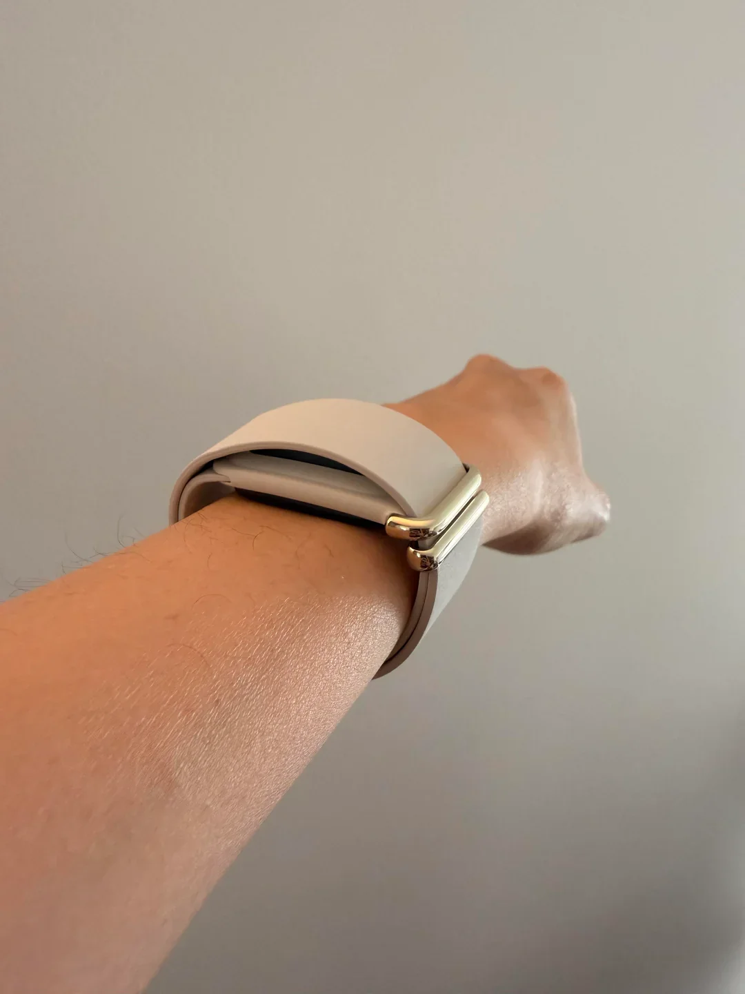 Google Fitbit Air on small wrist