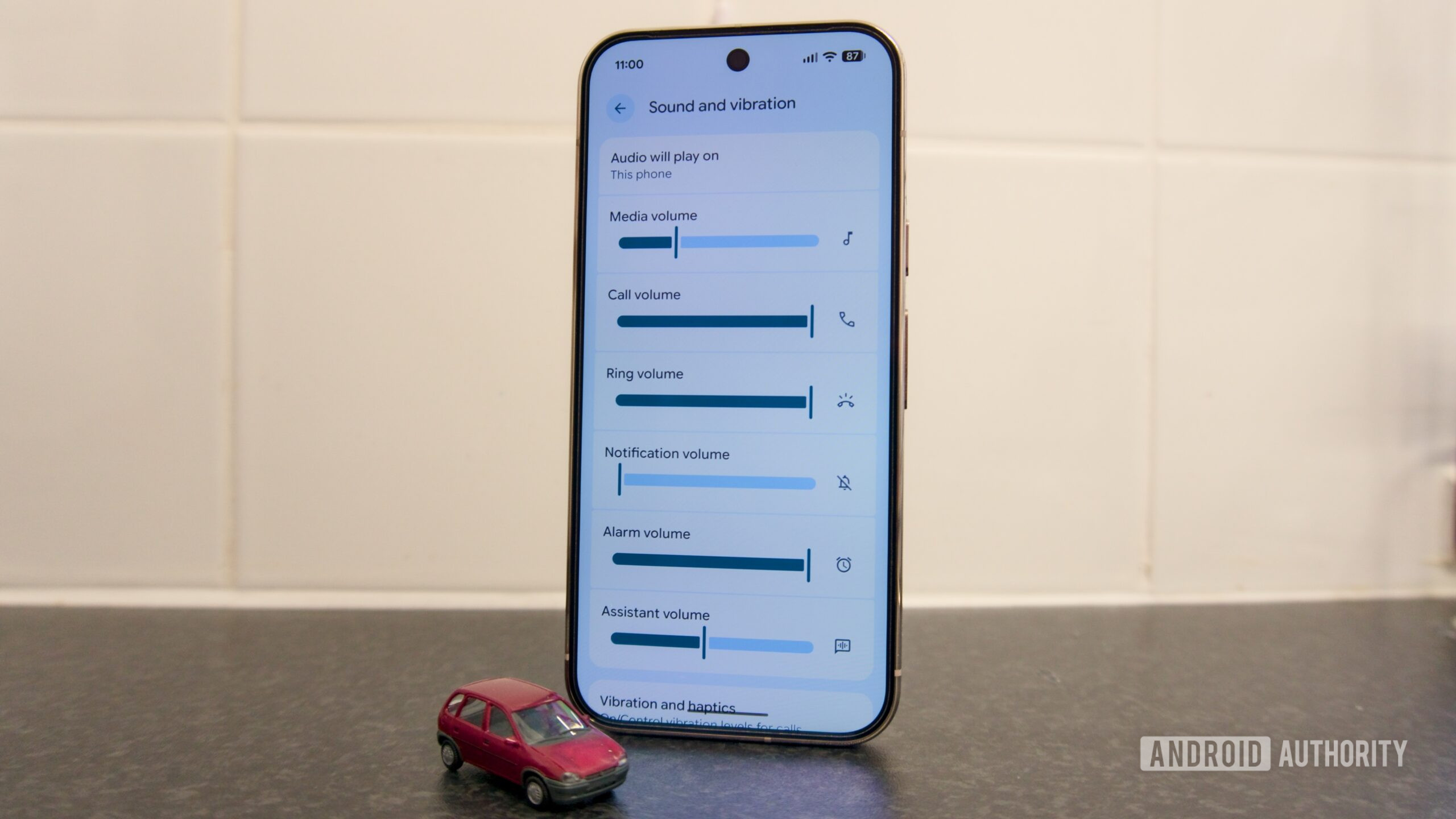 pixel 10 pro volume levels with car