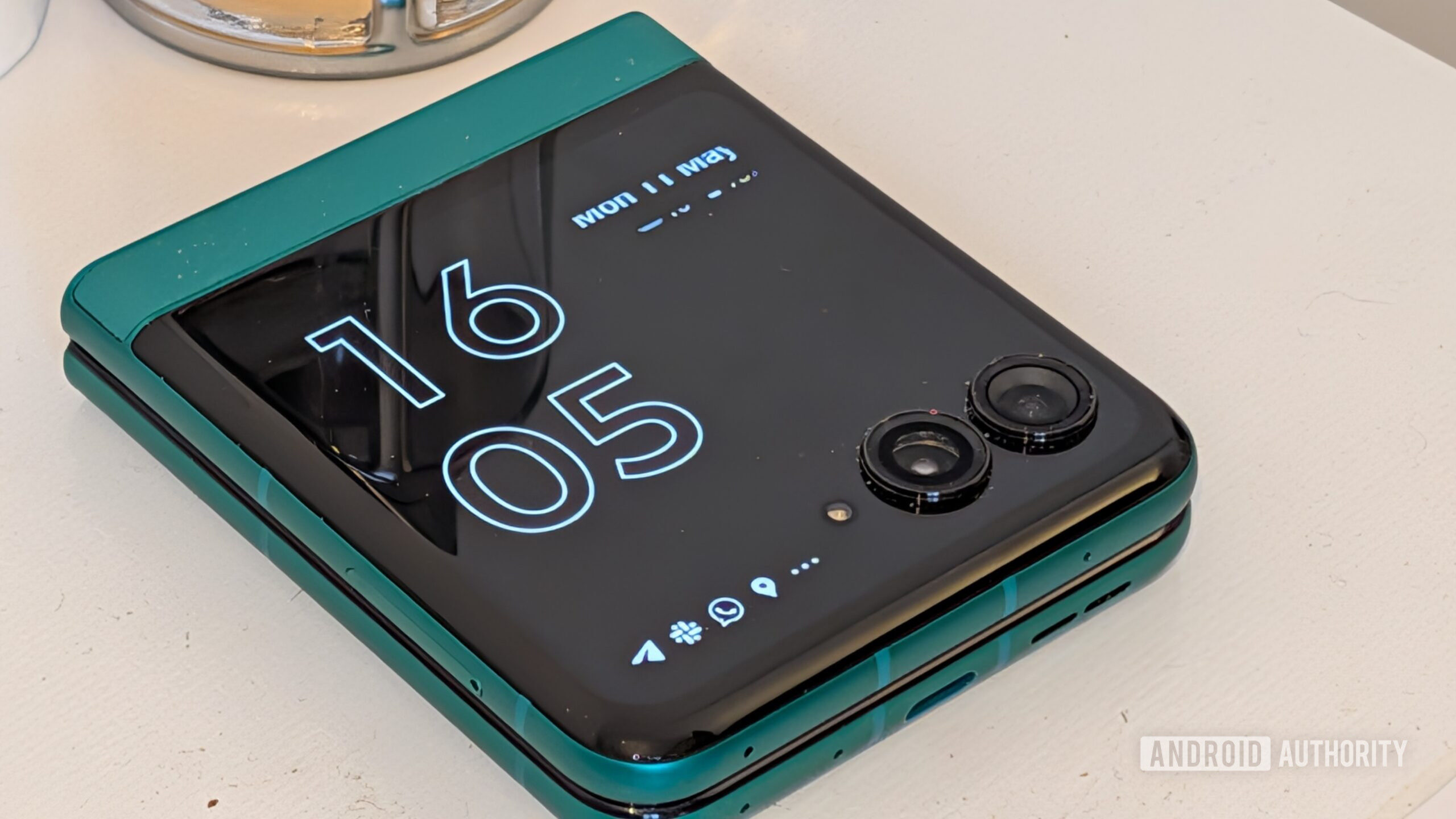 2026 Razr showing AOD bug.