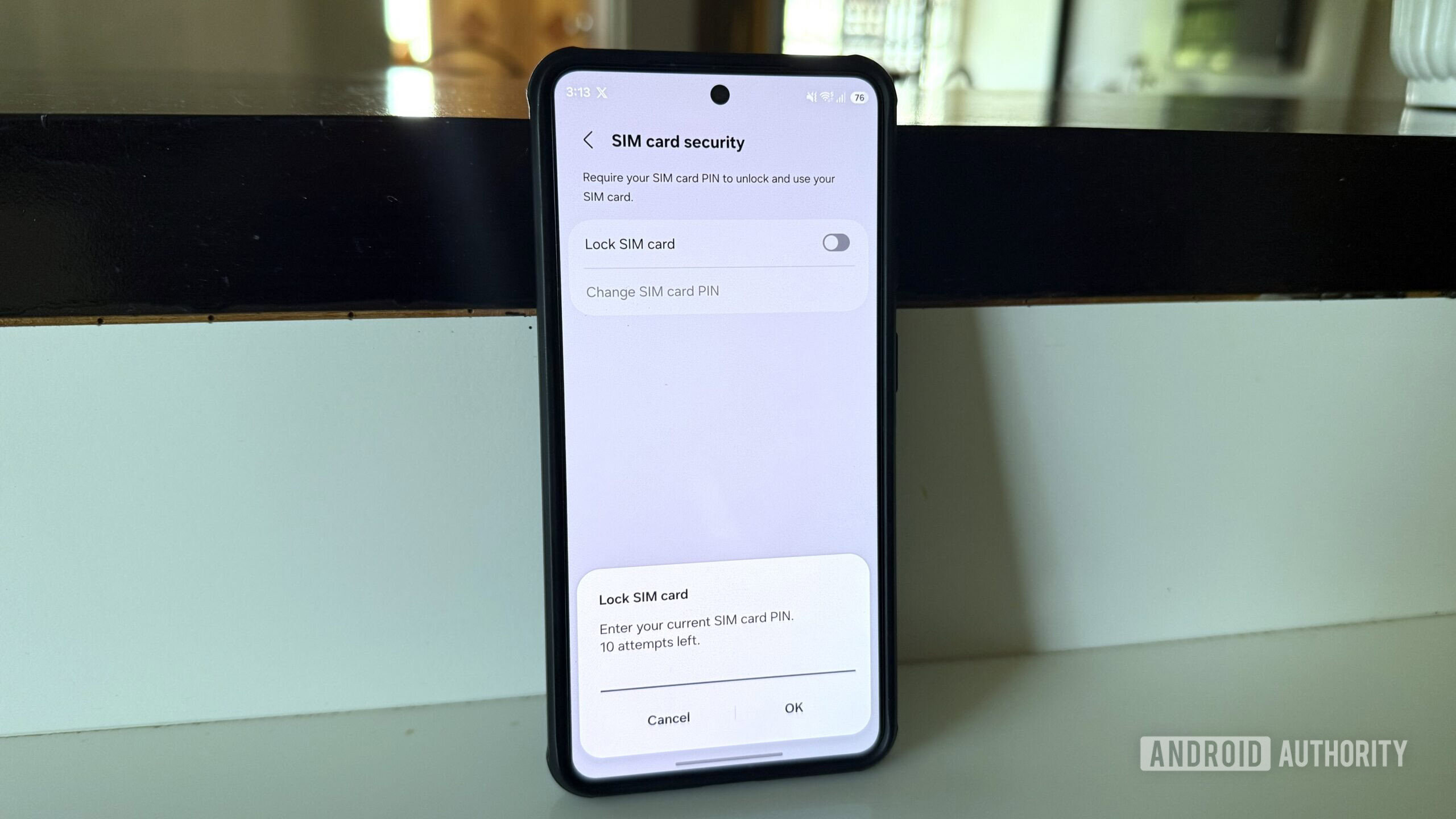 Android phone showing SIM lock settings menu