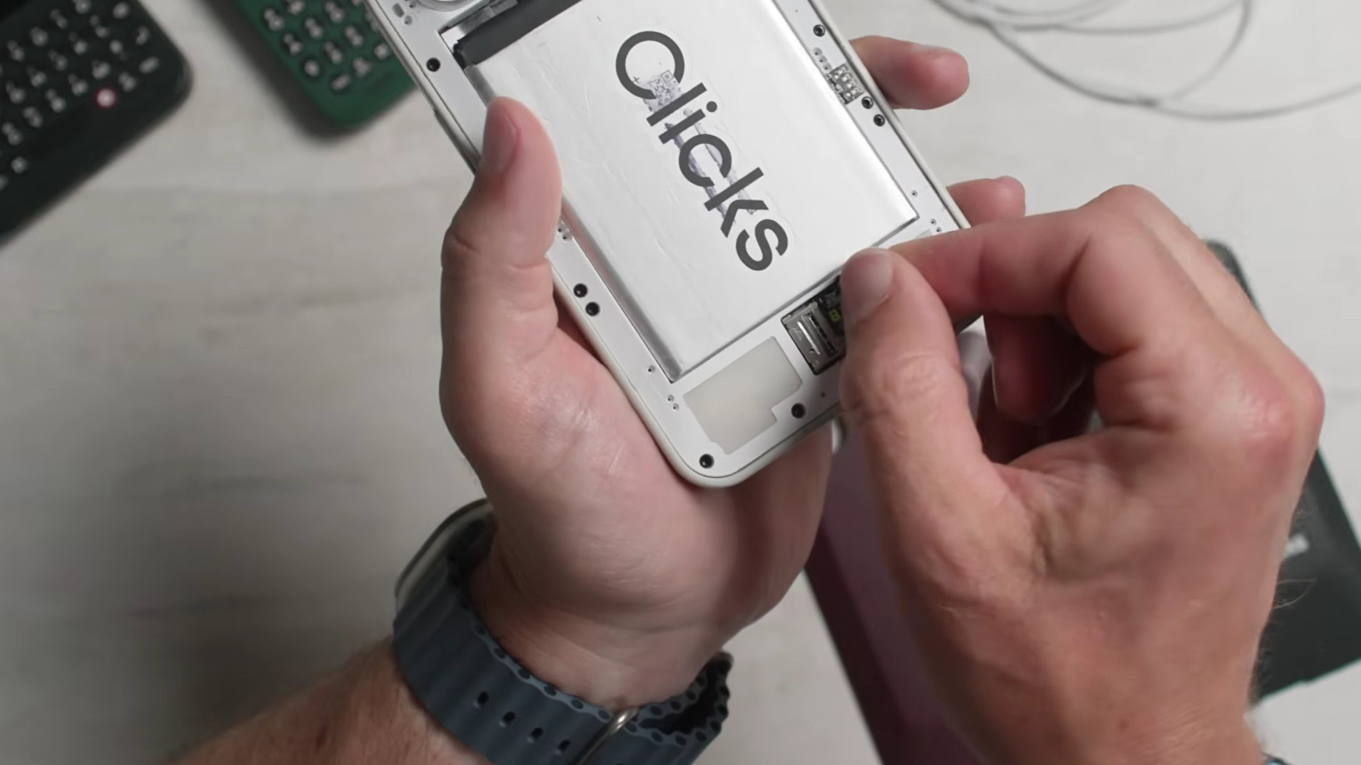 Clicks Communicator removable backplate sd card