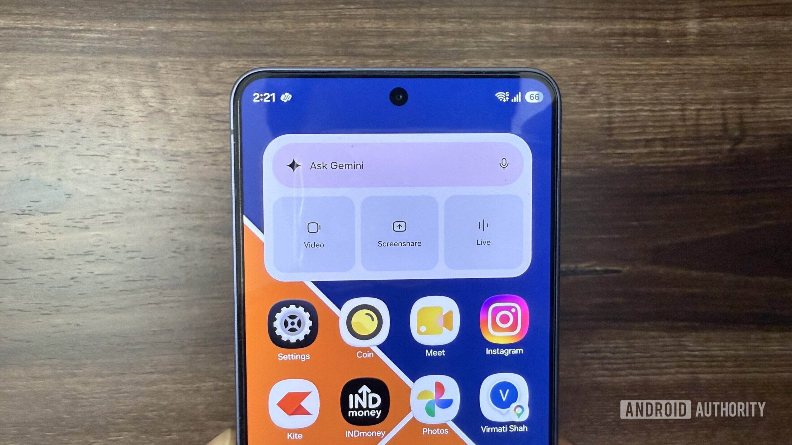 Gemini widget with a few app icons on S26 home screen Gemini widget with a few app icons on S26 home screen