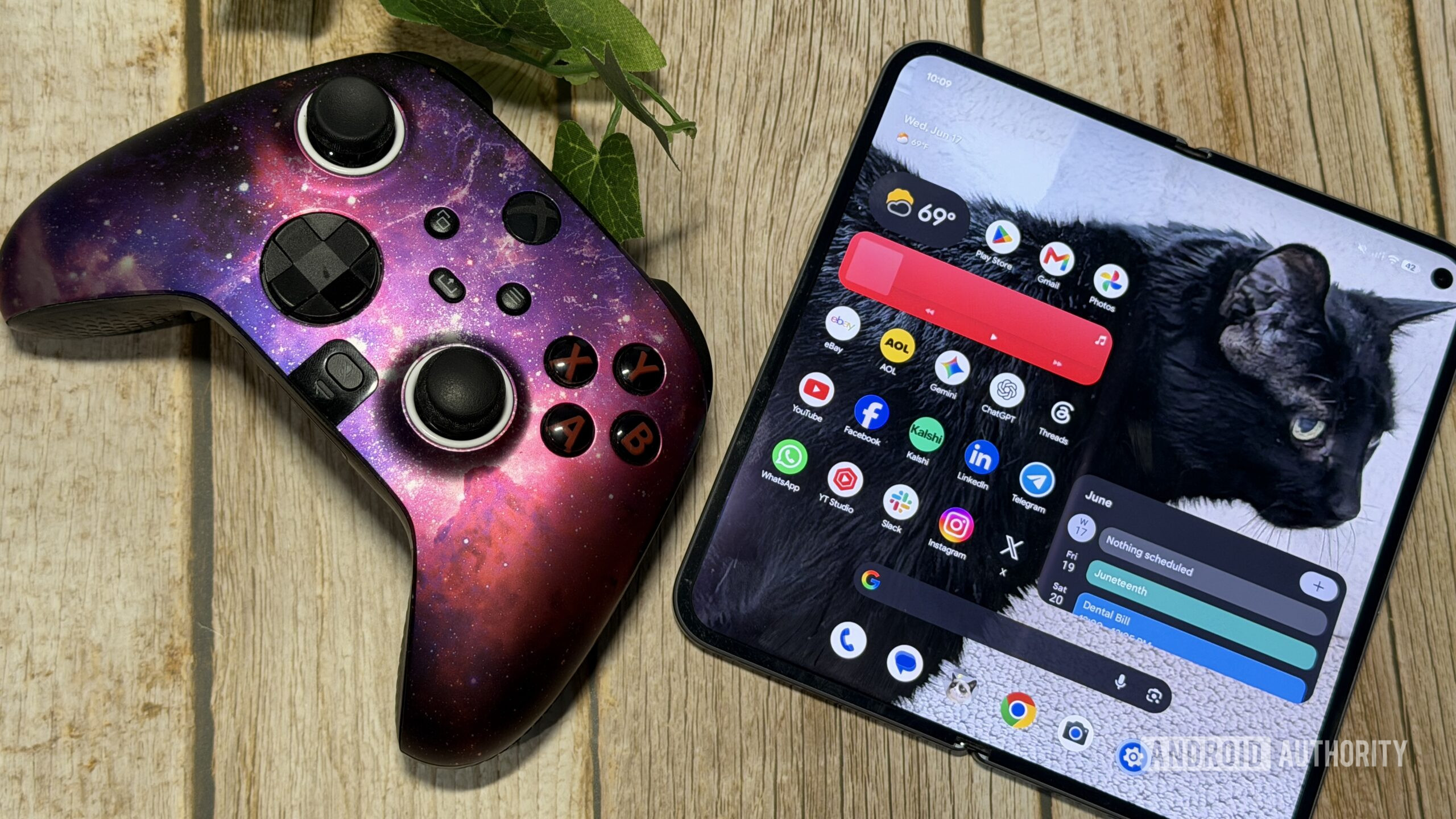 Google Pixel 10 Pro Fold game controller Google Pixel 10 Pro Fold game controller