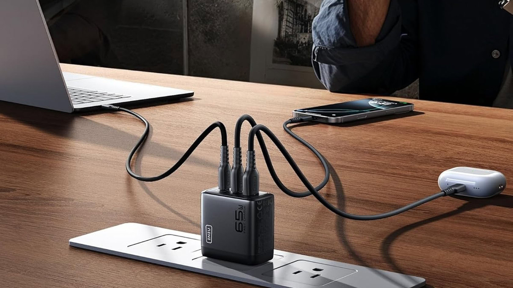 INIU 65W USB C Charger Block Press Image