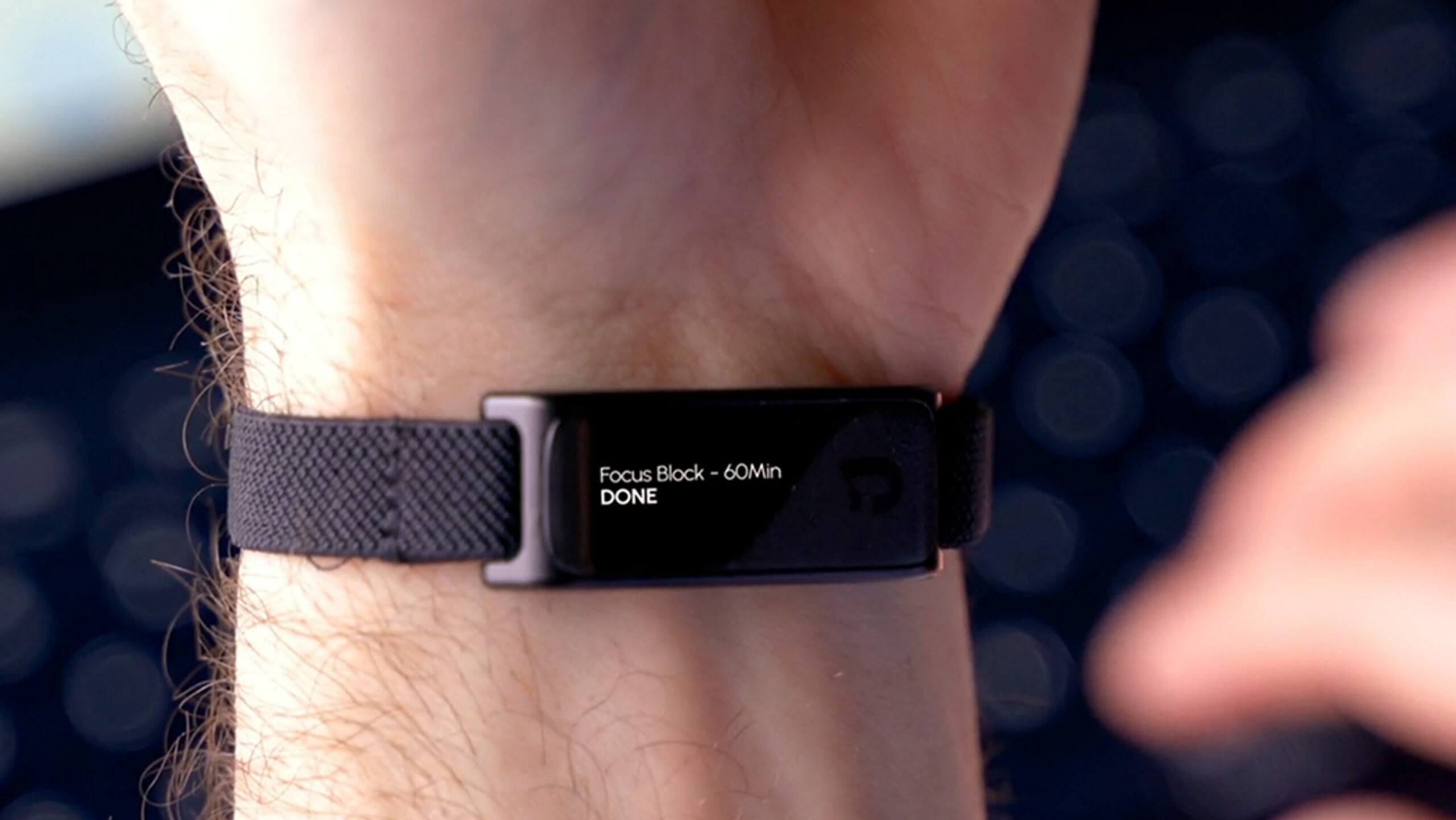 Jaye Band Launches Minimalist Wearable for Notification Filtering on Kickstarter