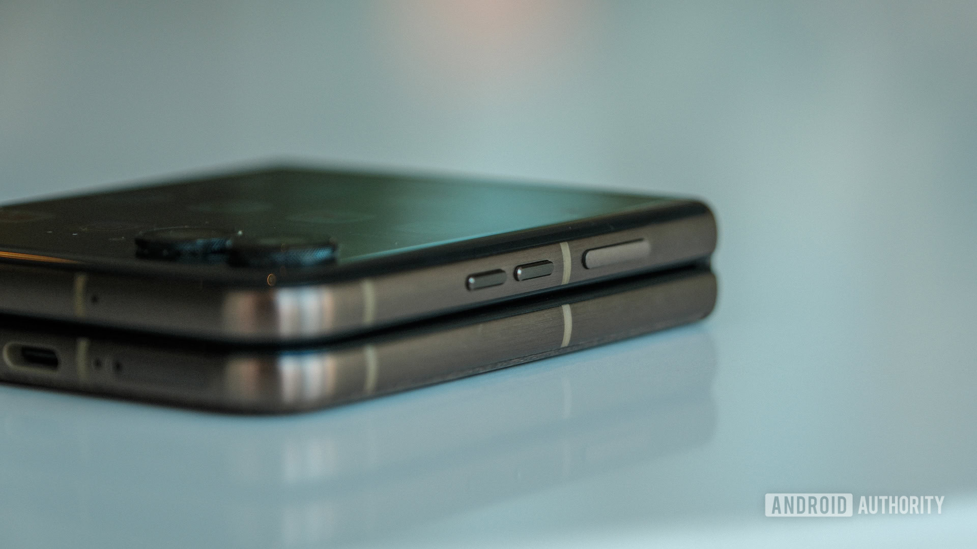 Motorola Razr Ultra 2026 buttons