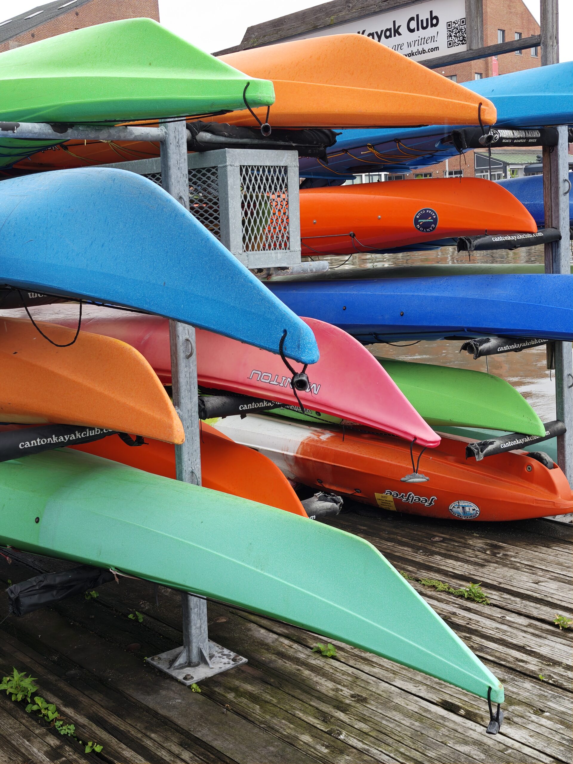 Motorola Razr Ultra 2026 kayaks 4x zoom