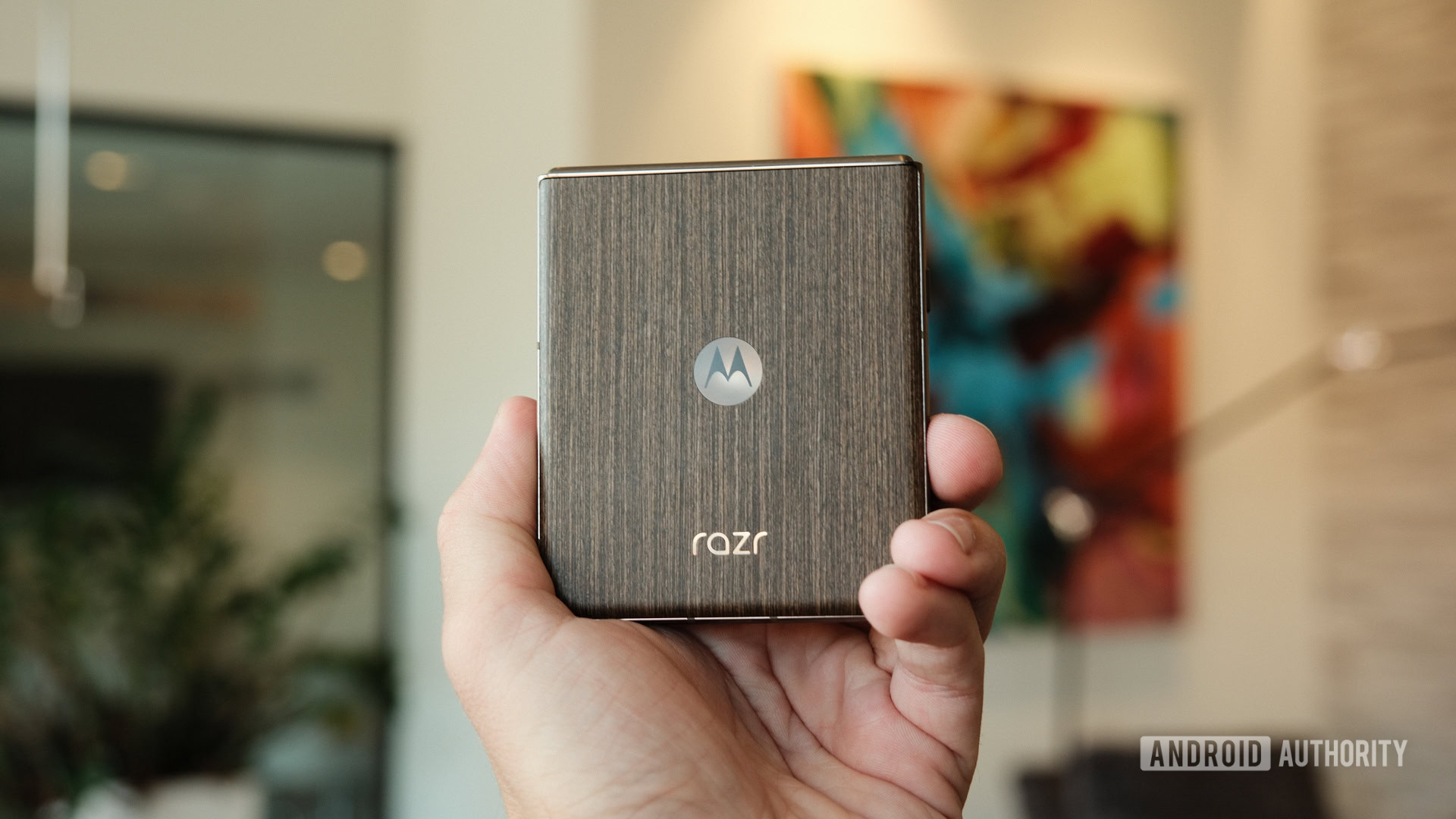 Motorola Razr Ultra 2026 wood in hand Motorola Razr Ultra 2026 wood in hand