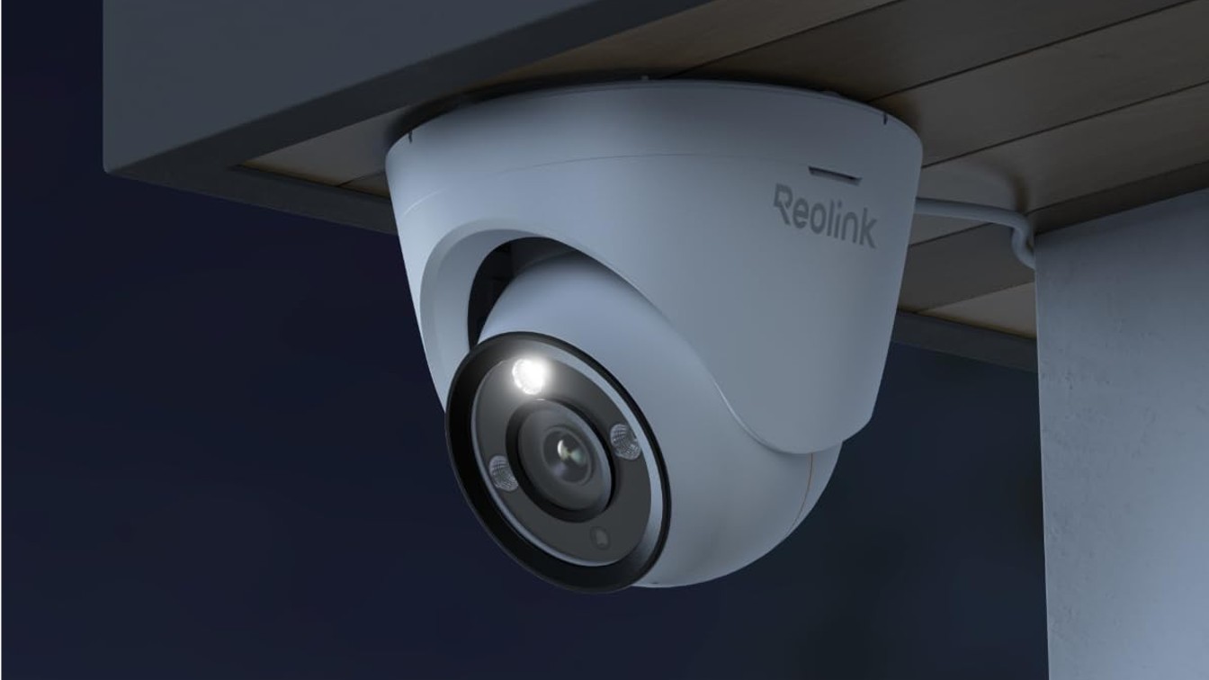 Reolink 12MP PoE IP Camera Outdoor Press Image