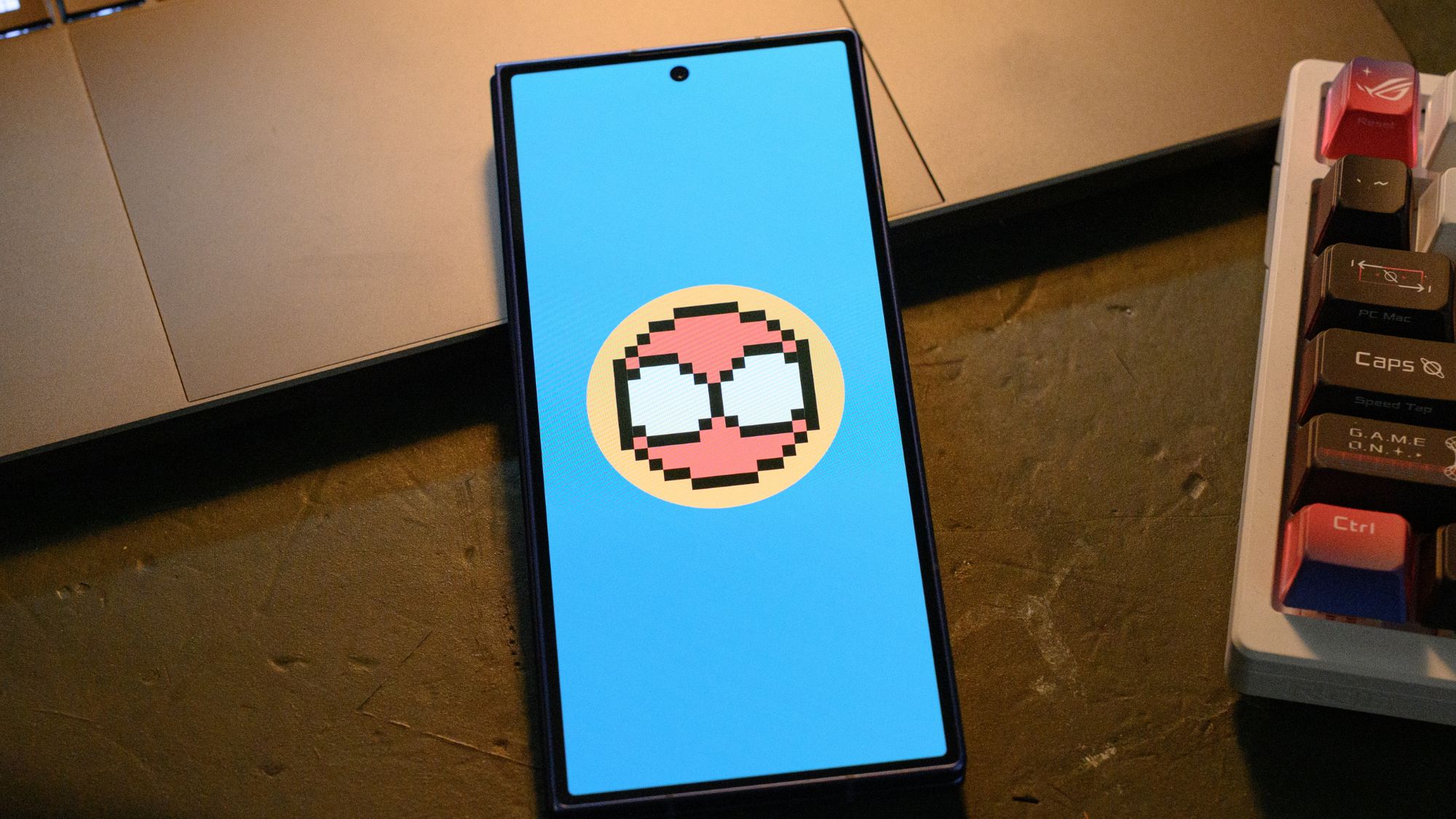 Spidey Tracker icon on Samsung Galaxy Z Fold 7 cover screen Spidey Tracker icon on Samsung Galaxy Z Fold 7 cover screen
