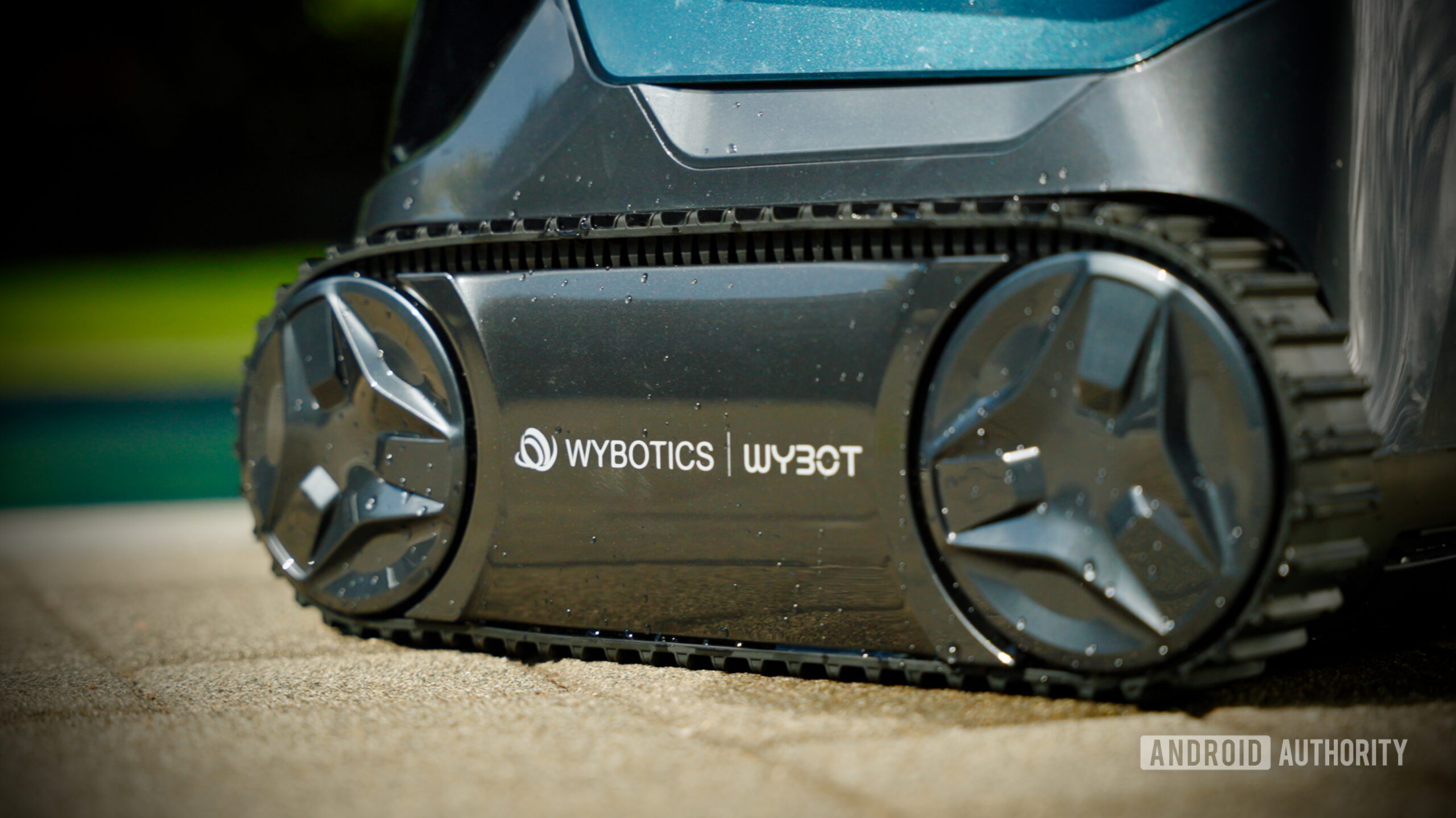 WYBOT S3 Robot Pool Cleaner 10 Close-up of the WYBOT S3 pool cleaner tracks and drive system