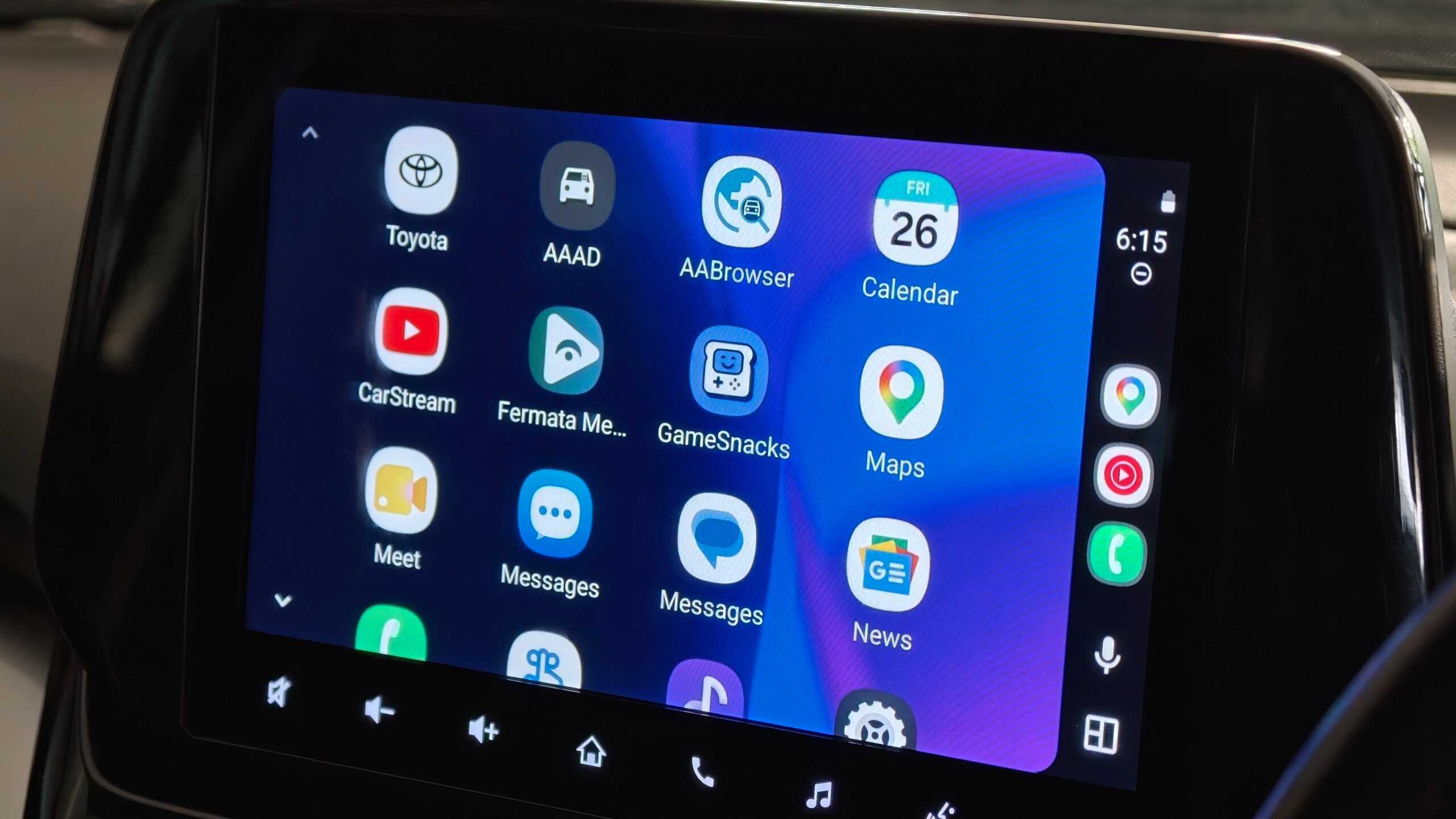 Various third-party apps on Android Auto's headset