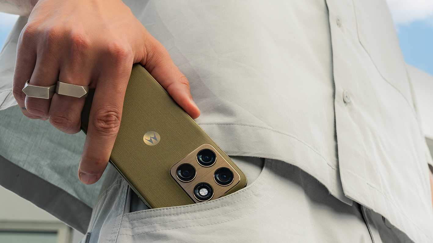 motorola edge 2026 motorola edge 2026 in Pantone Olive