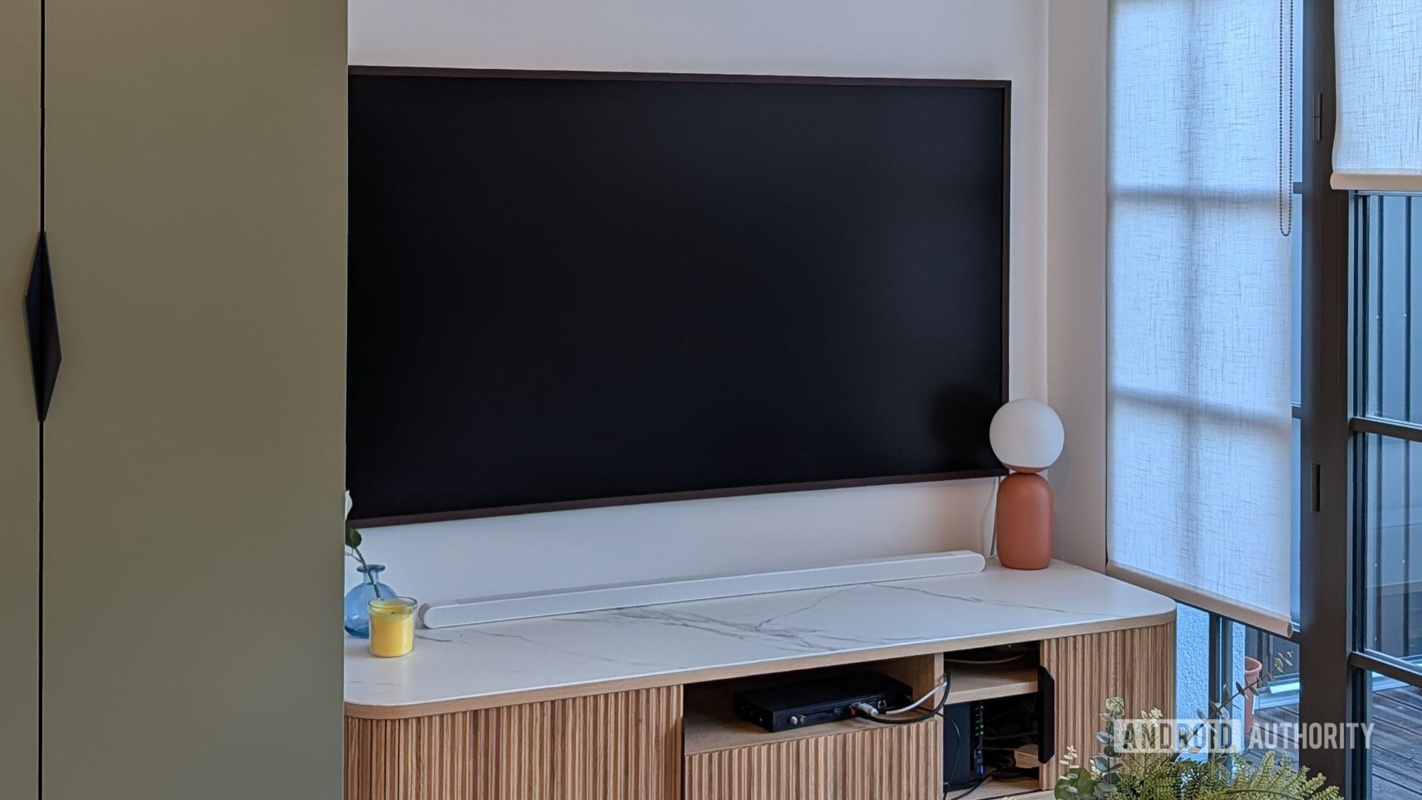 samsung frame tv pro screen off black display on wall