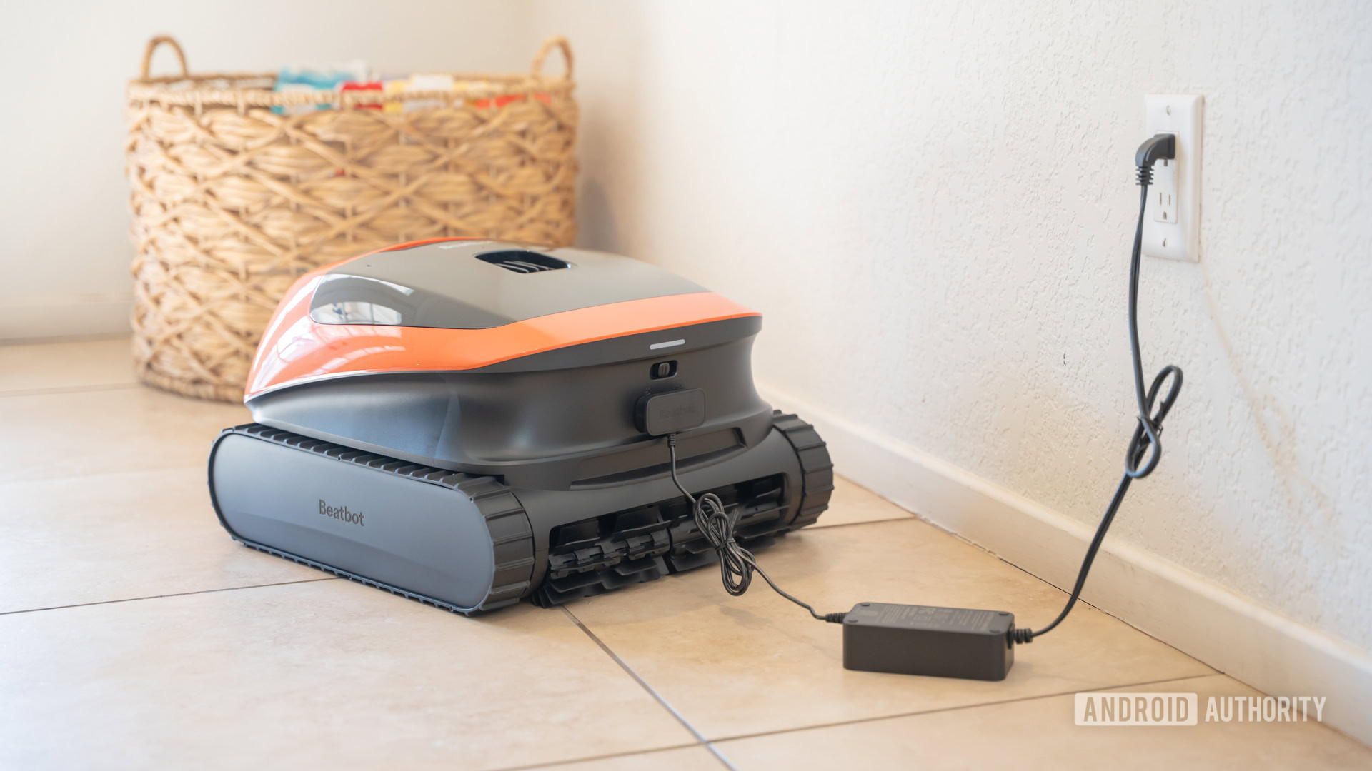 Beatbot Sora 30 robot pool cleaner charging 2