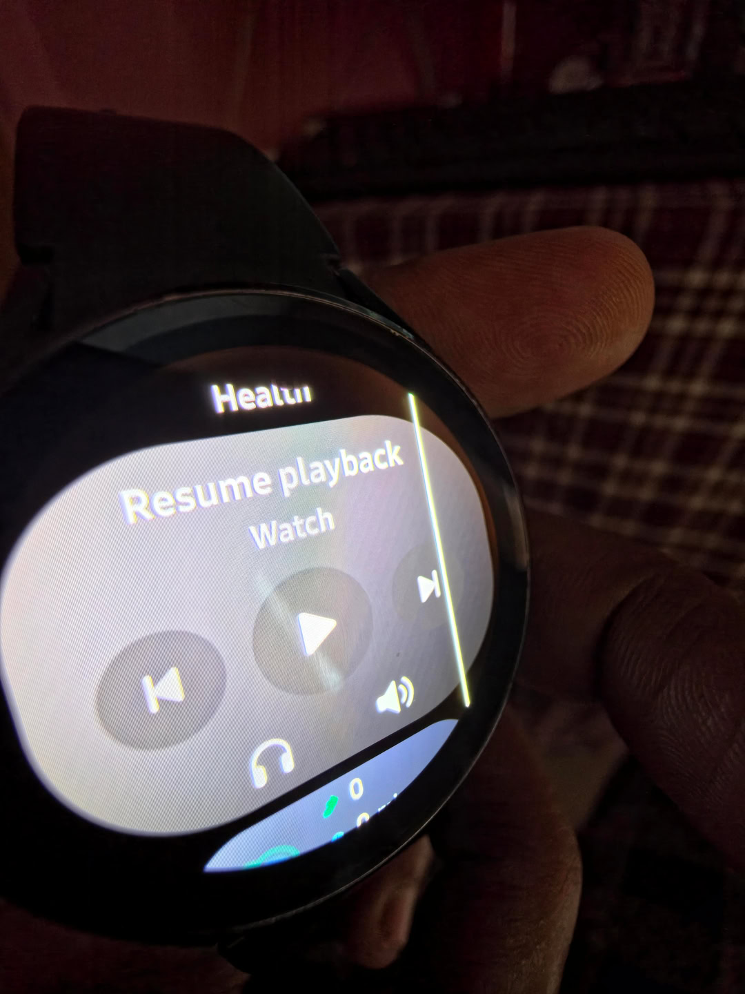 Galaxy Watch 4 White line on display (2)