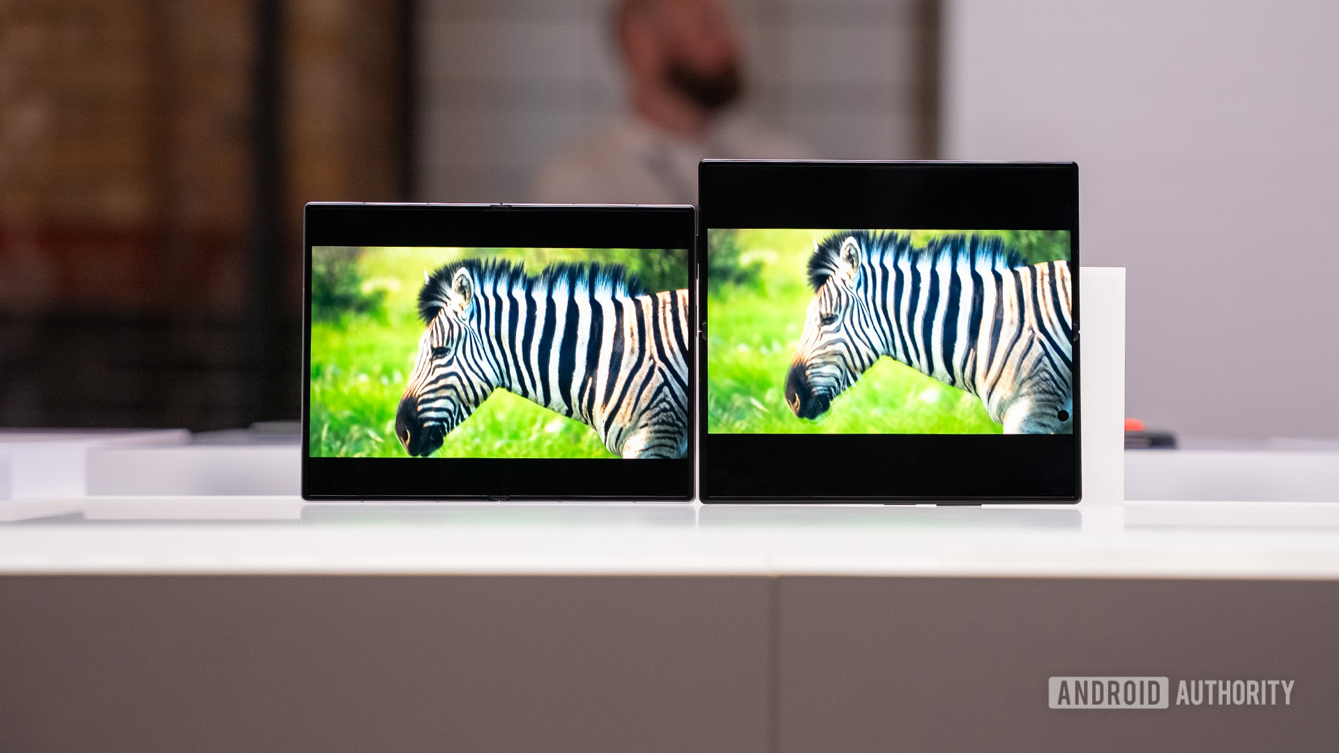 Galaxy Z Fold 8. & Z Fold 8 Ultra video on folding display Galaxy Z Fold 8. & Z Fold 8 Ultra video on folding display