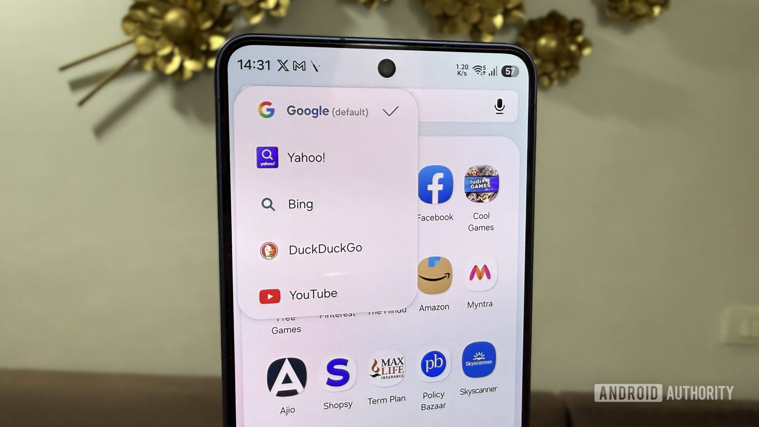 Phone showing Samsung Internet browser search engine menu Phone showing Samsung Internet browser search engine menu